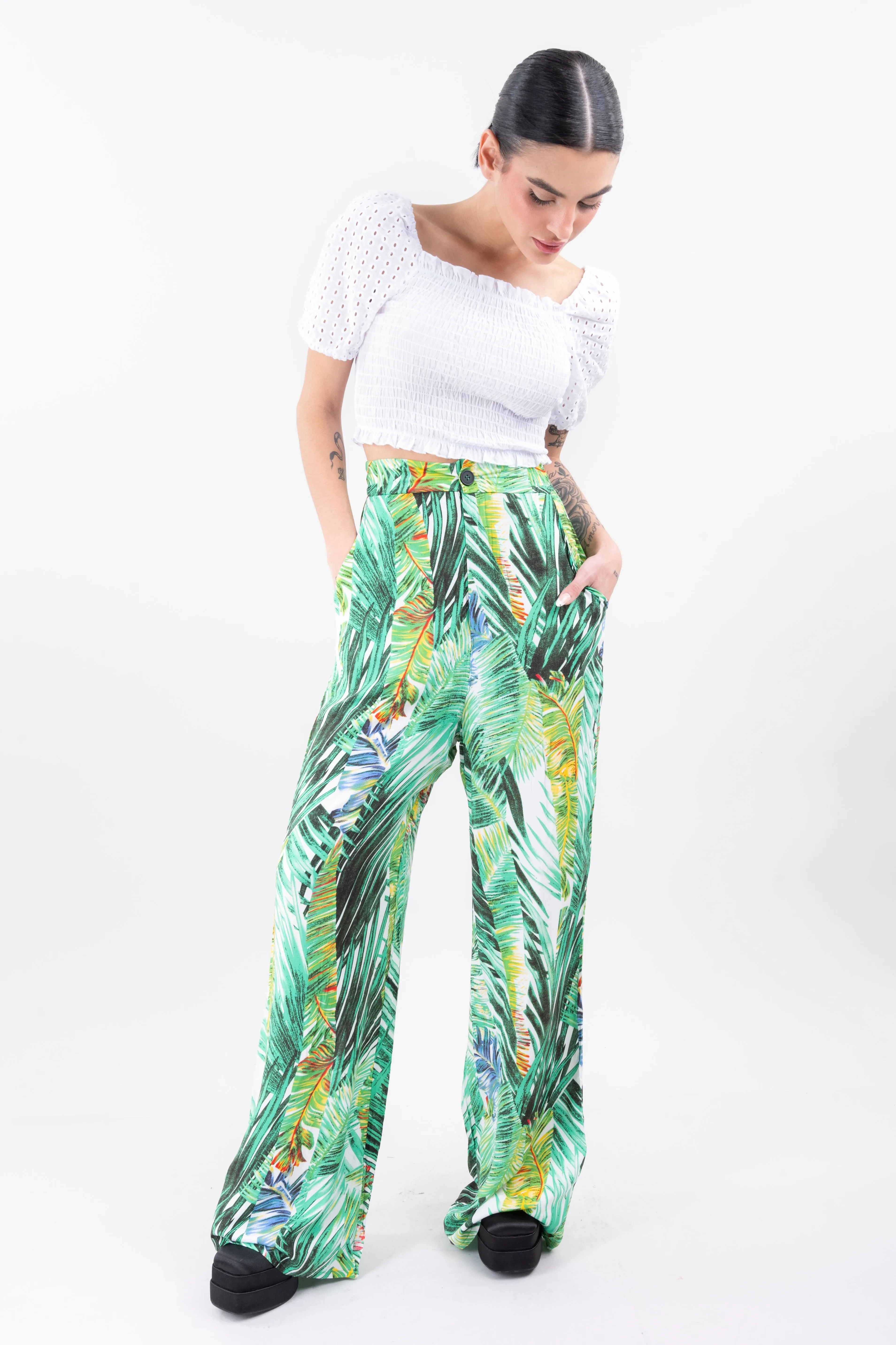 Pantalón recto estampado hojas sold by Shasa product image thumbnail 2