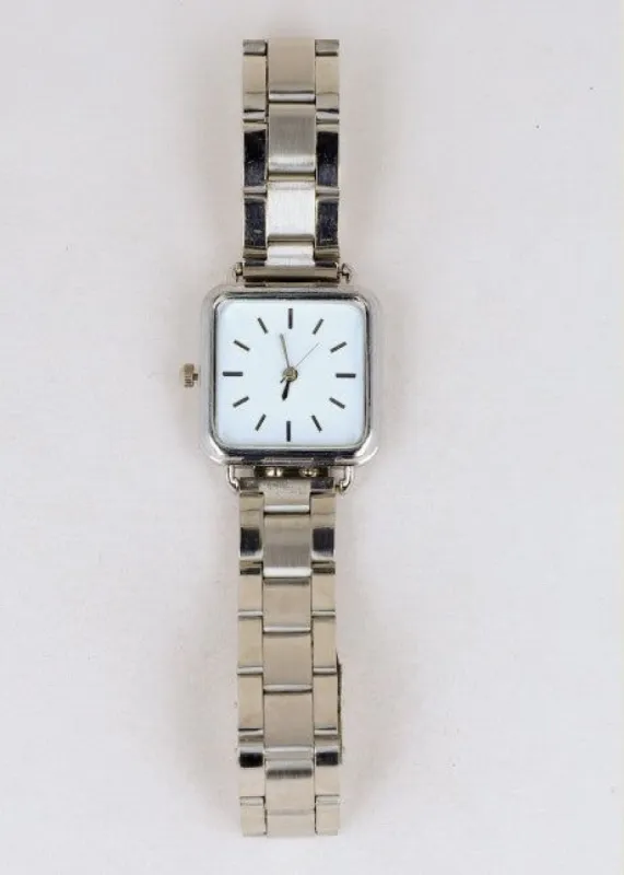 Reloj cuadrado eslabones sold by Shasa