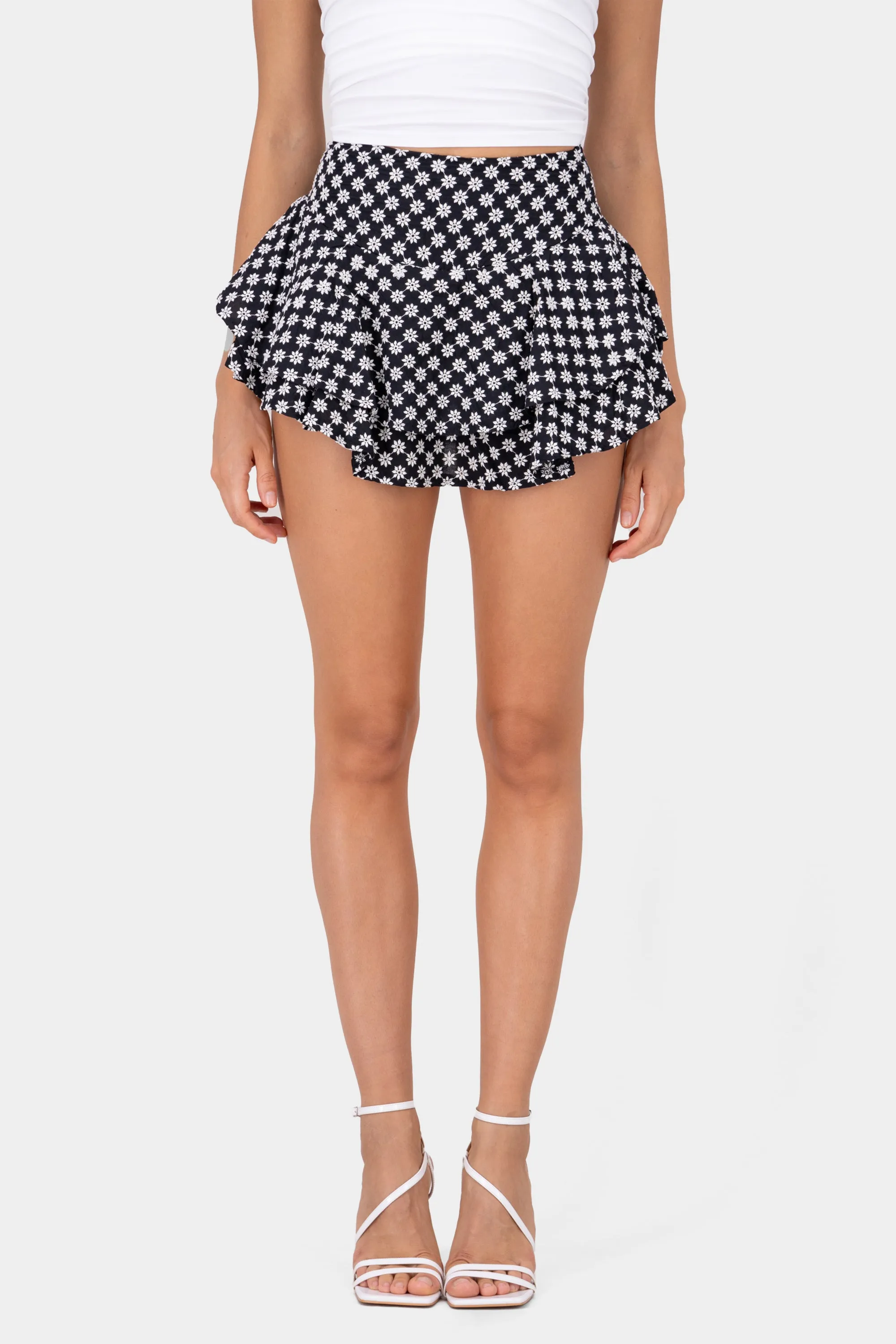 Falda short flores bordadas sold by Shasa product image thumbnail 2