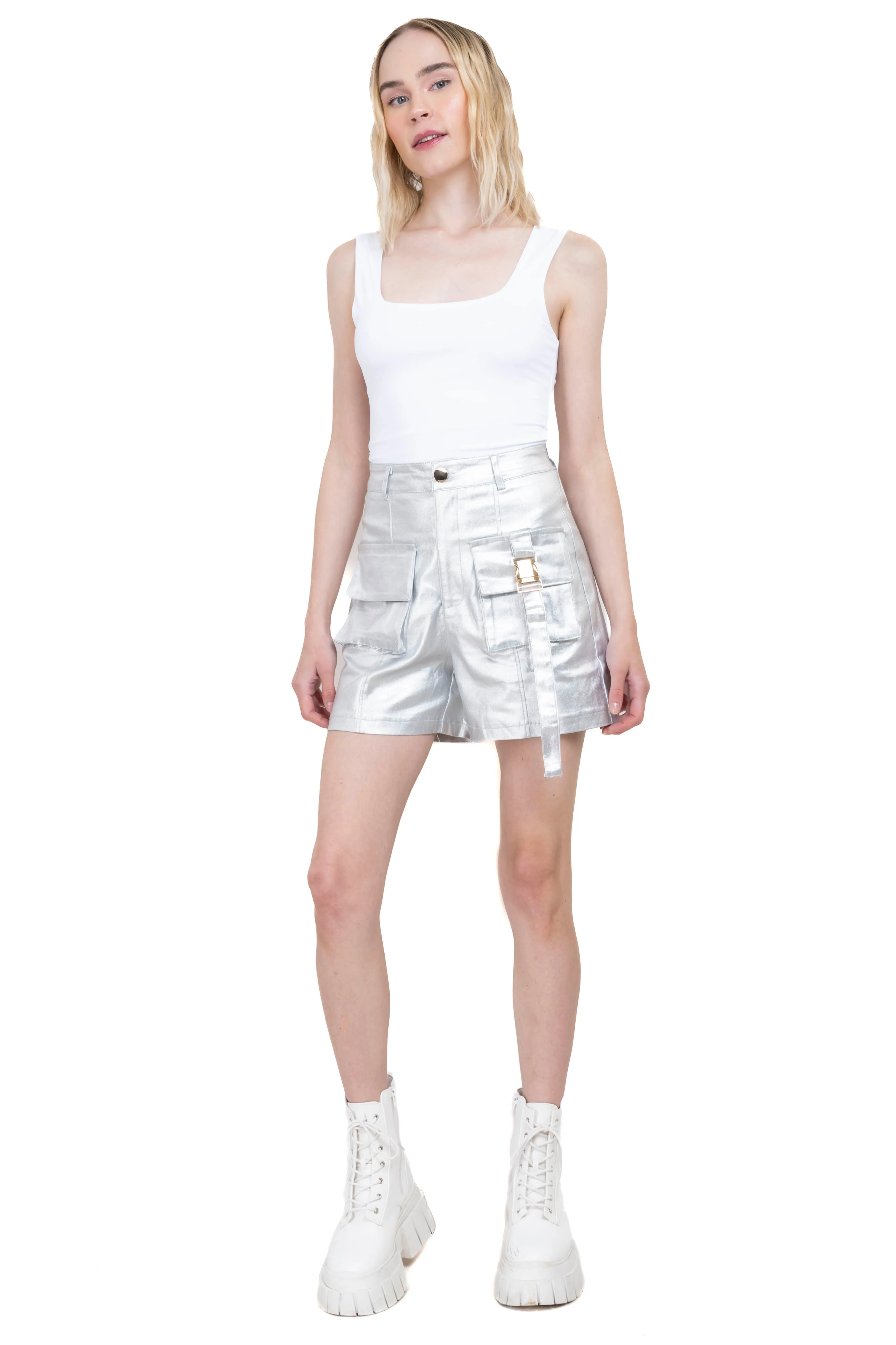 Short efecto piel metálico cargo sold by Shasa product image thumbnail 2