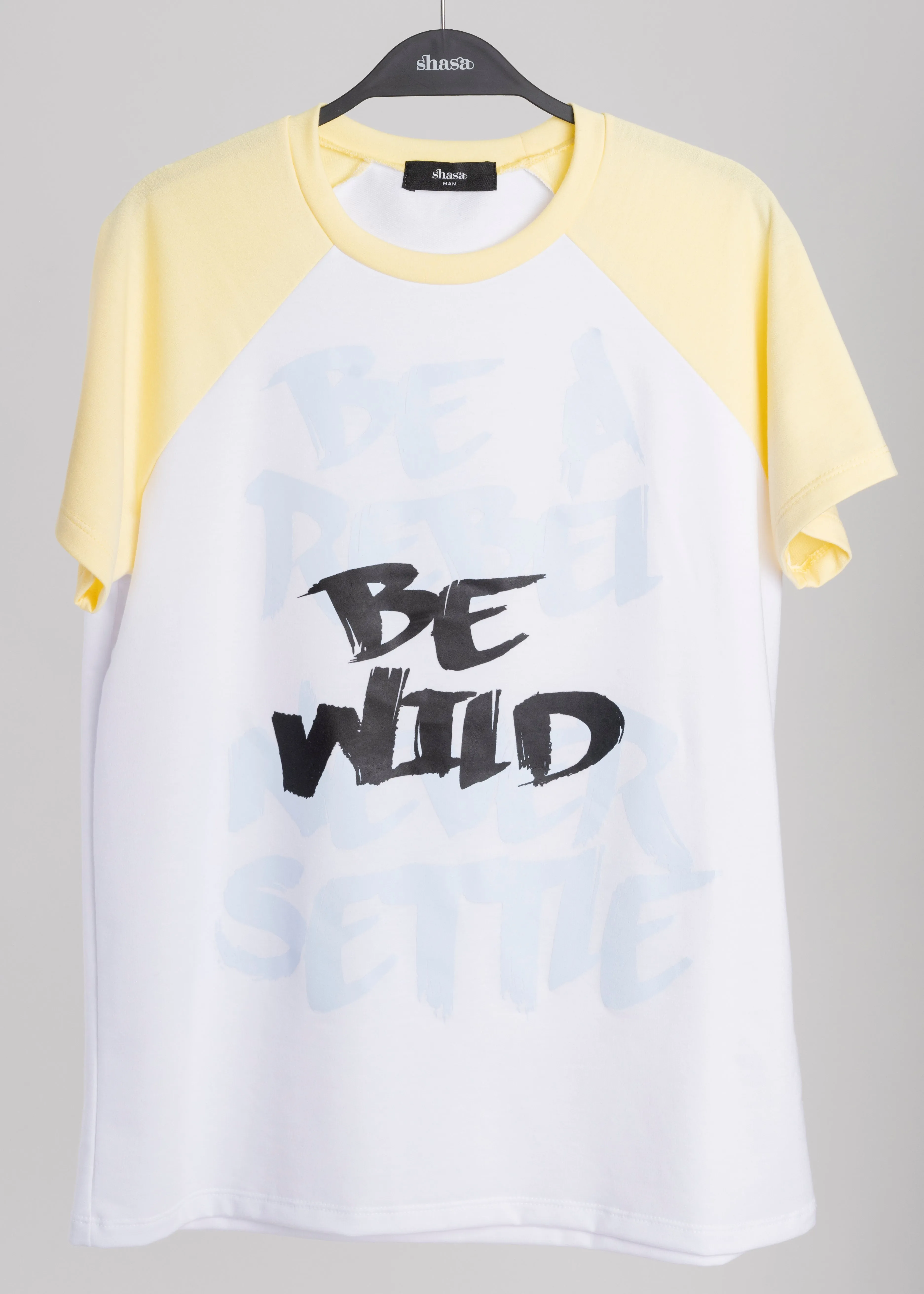 Playera estampado frase delantera sold by Shasa