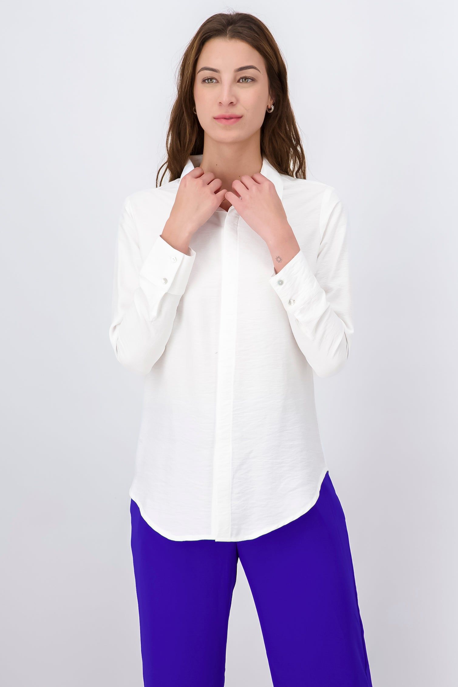 Camisa lisa manga larga sold by Shasa