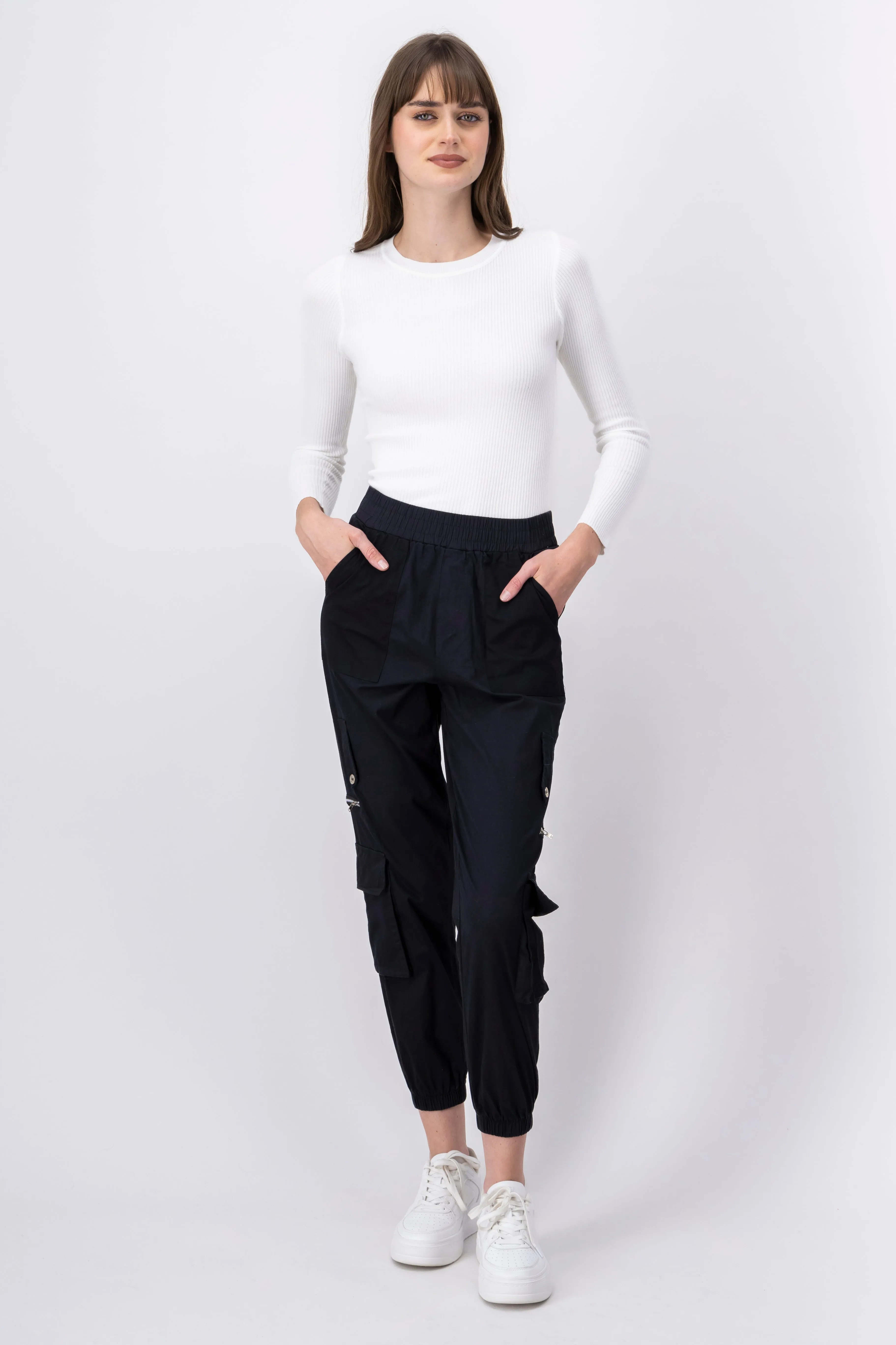 Jogger cargo cierres metálicos sold by Shasa