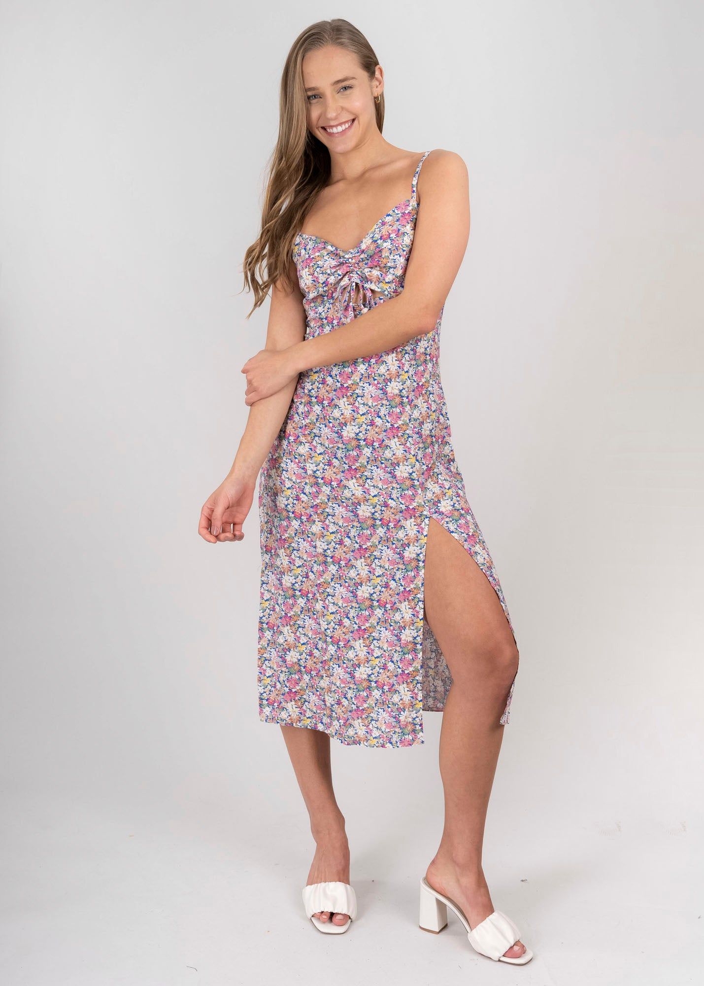 Vestido midi flores fruncido delantero sold by Shasa