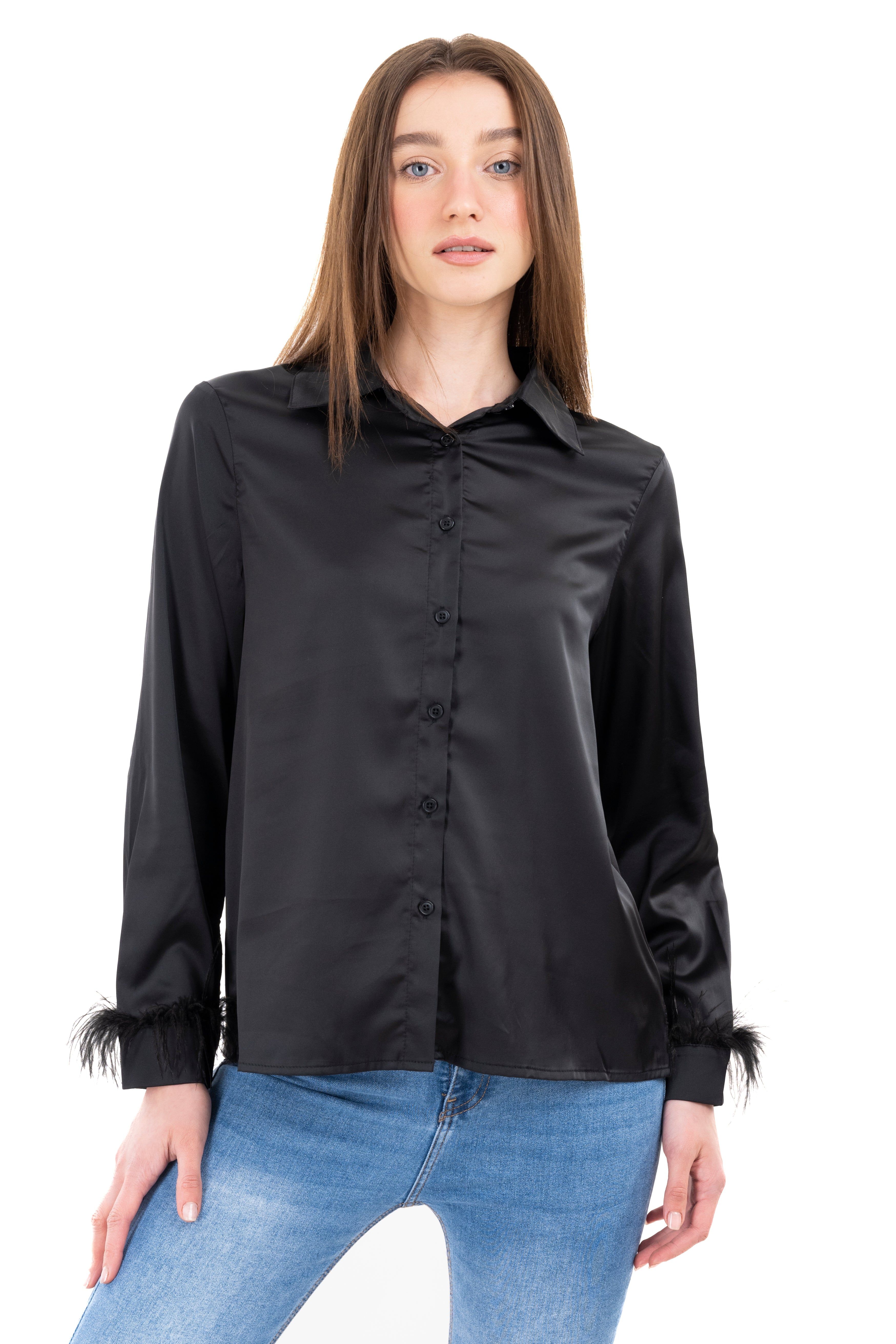 Camisa satín plumas puños sold by Shasa