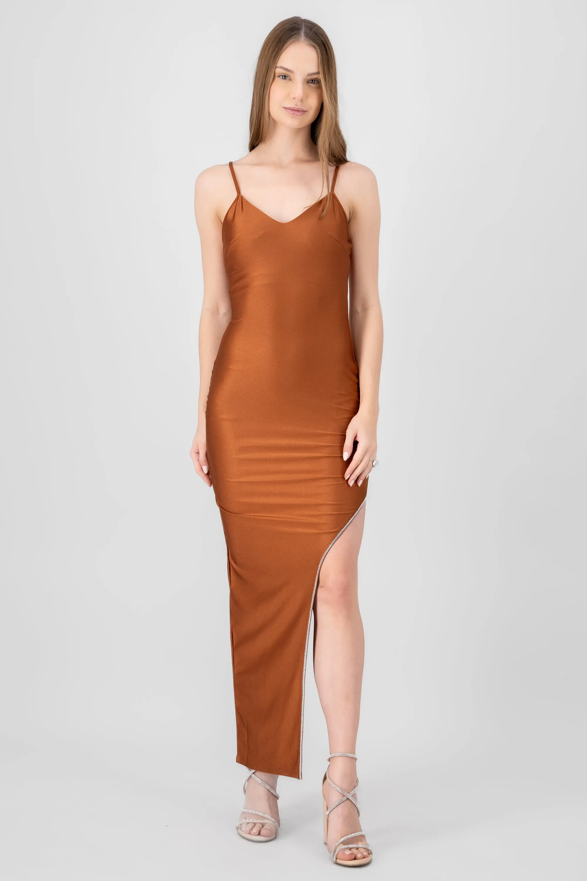 Maxi vestido liso escote brillos sold by Shasa product image thumbnail 2