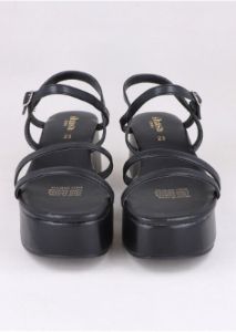 Sandalías plataforma tiras sold by Shasa