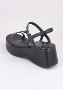 Sandalías plataforma tiras sold by Shasa