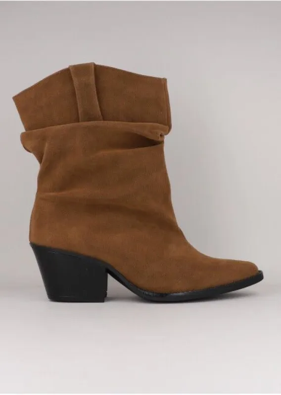 Bota Vaquera Plisada sold by Shasa