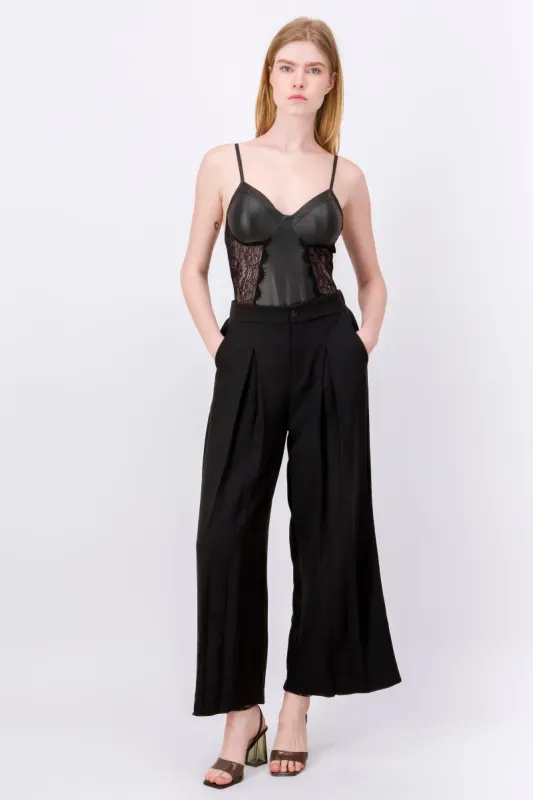 Pantalón recto amplio plisado sold by Shasa