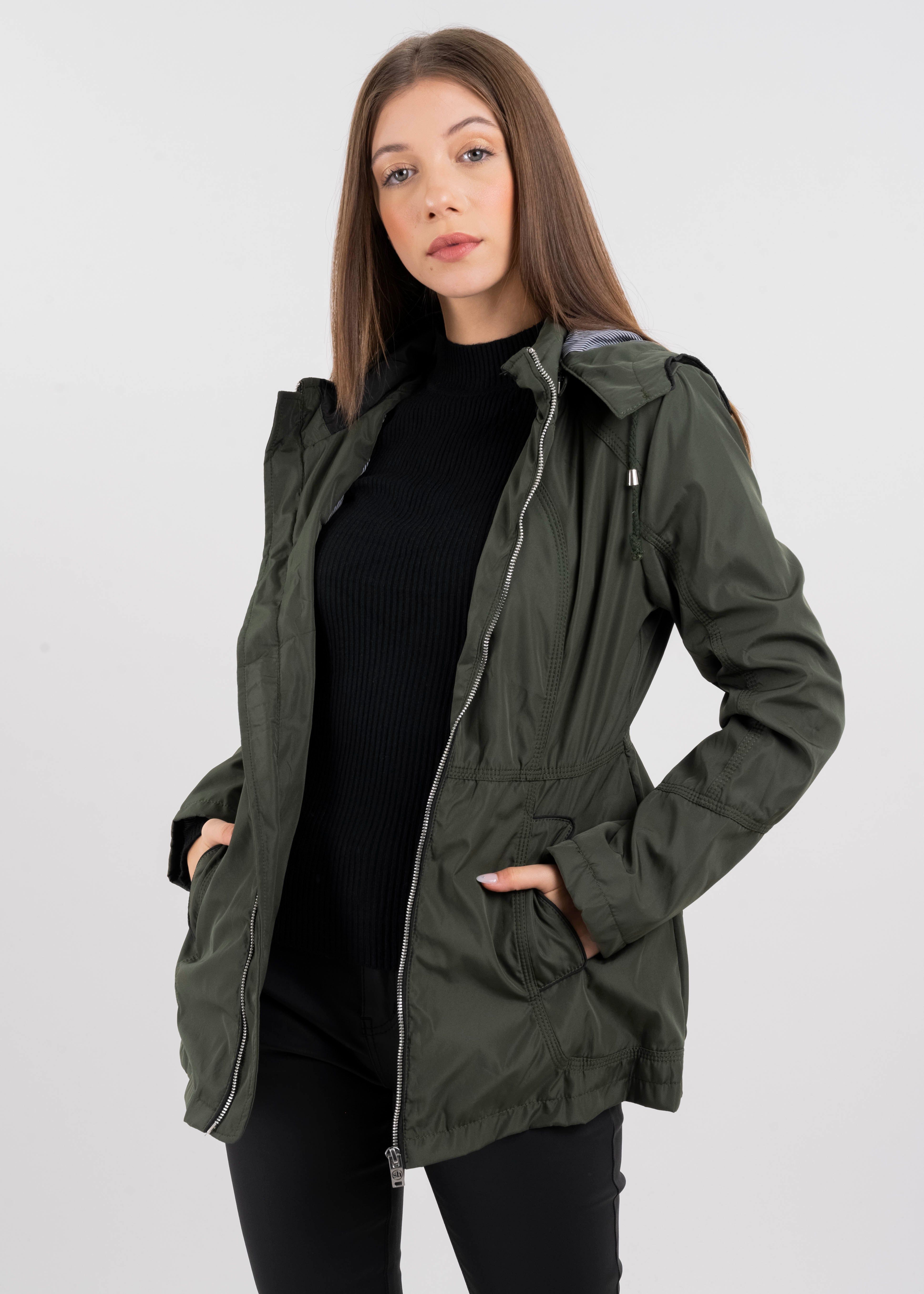 Parka con gorro sold by Shasa