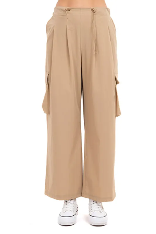 Pantalón parachute cordones liso sold by Shasa