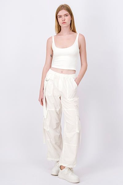 Pantalón cargo liso cintas sold by Shasa