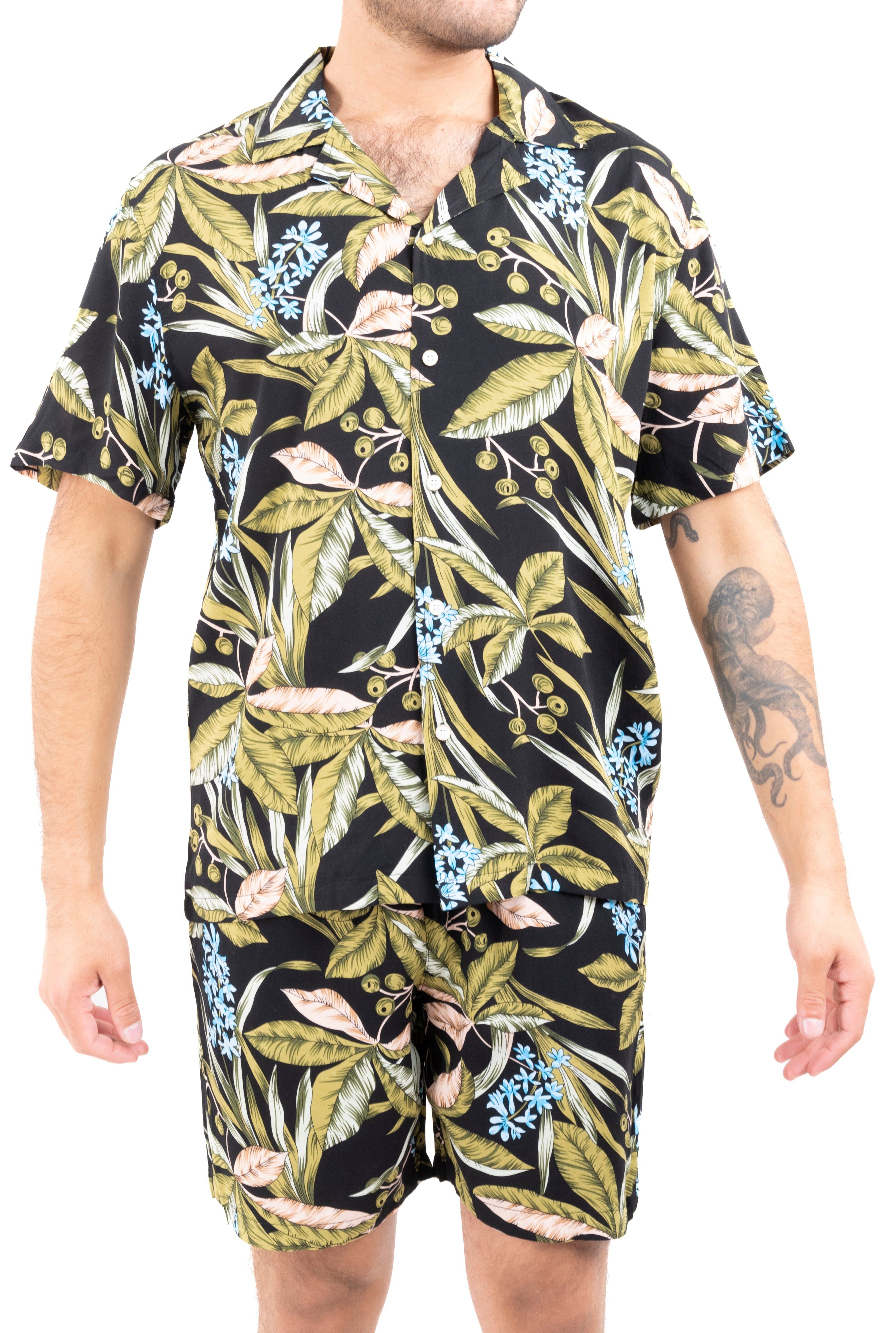 Camisa Resort Flores Tropicales sold by Shasa