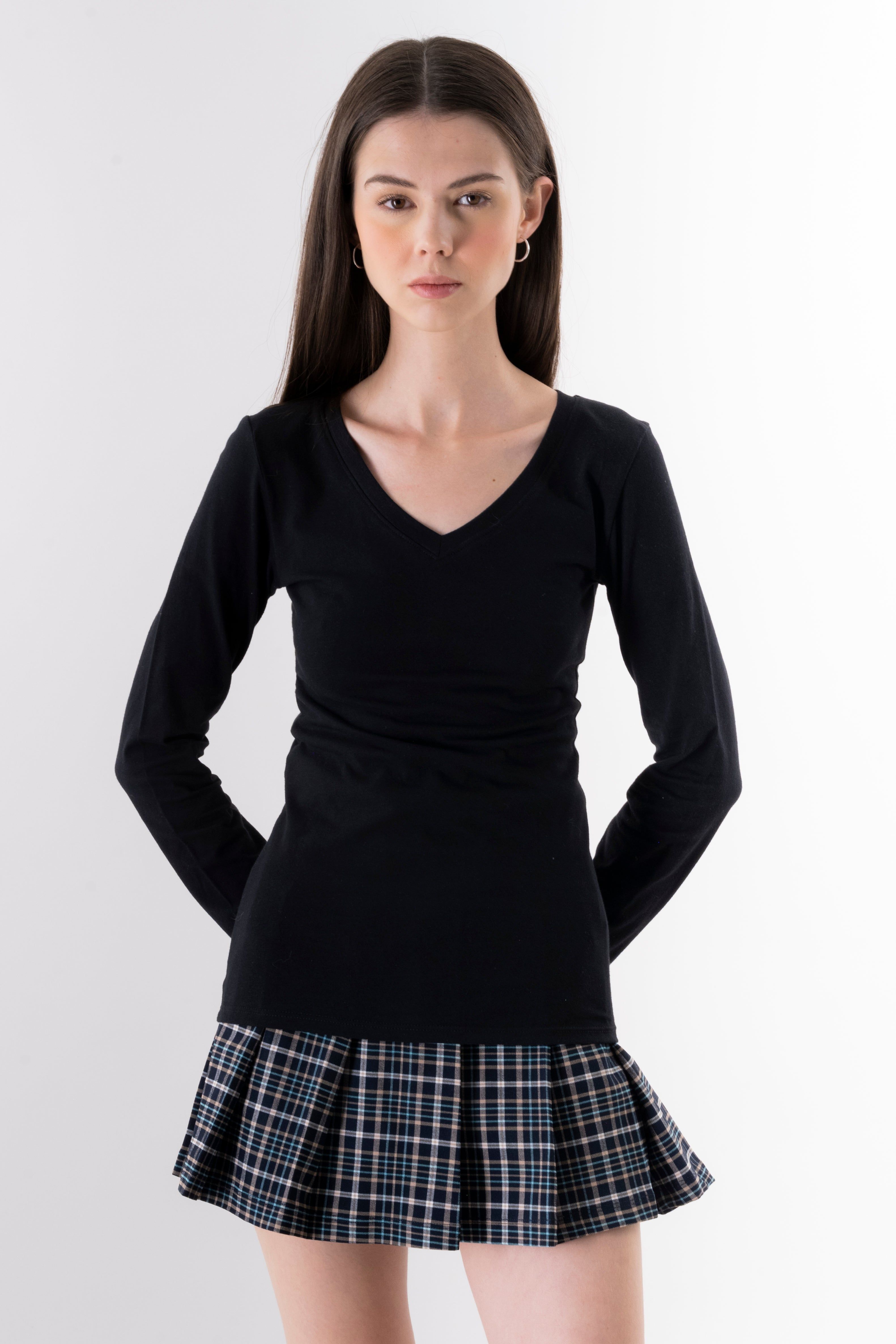 Top manga larga cuello v sold by Shasa