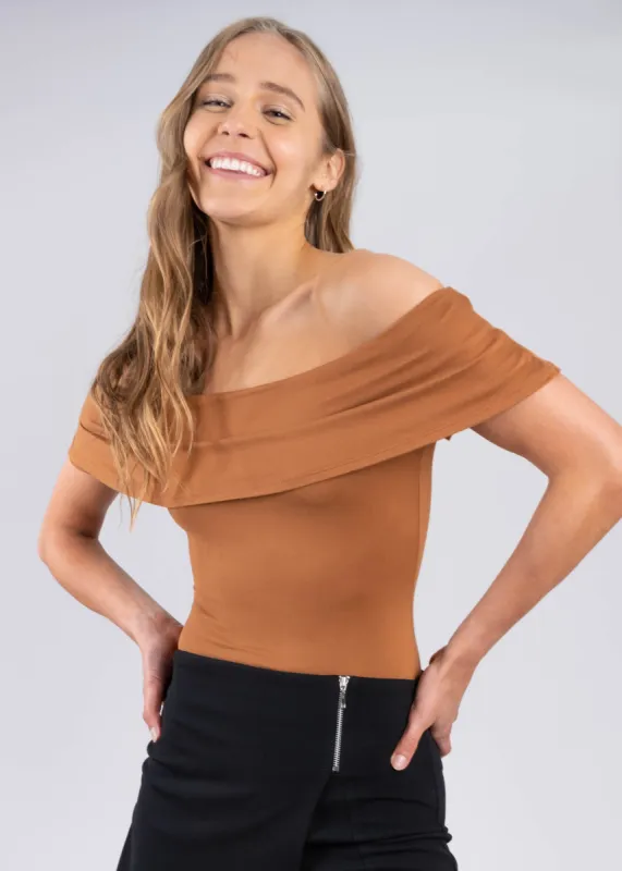 Bodysuit olanes hombro descubierto sold by Shasa