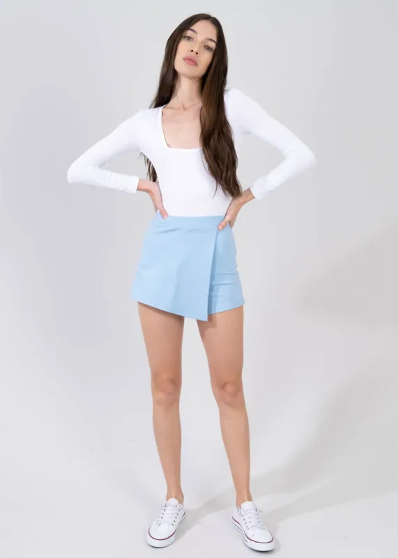 Falda short liso asimétrico sold by Shasa