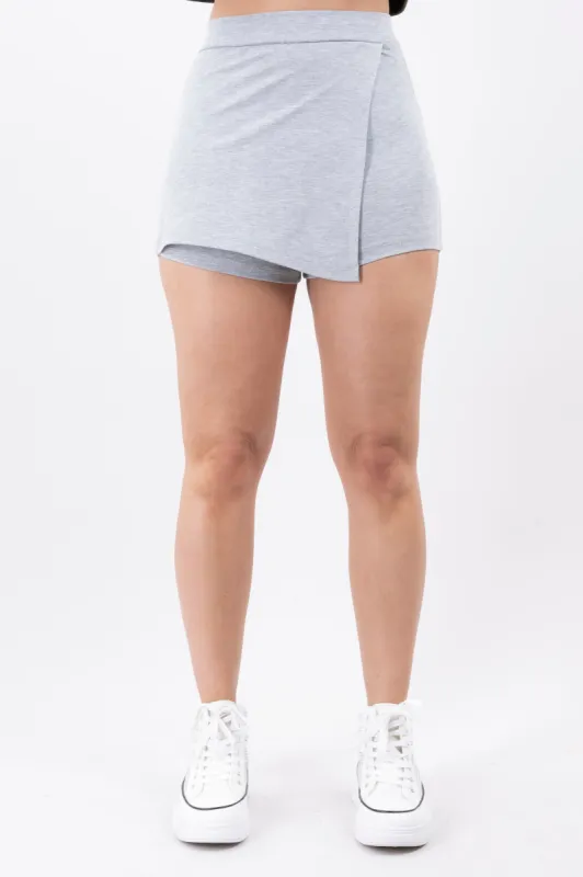 Falda short liso asimétrico sold by Shasa