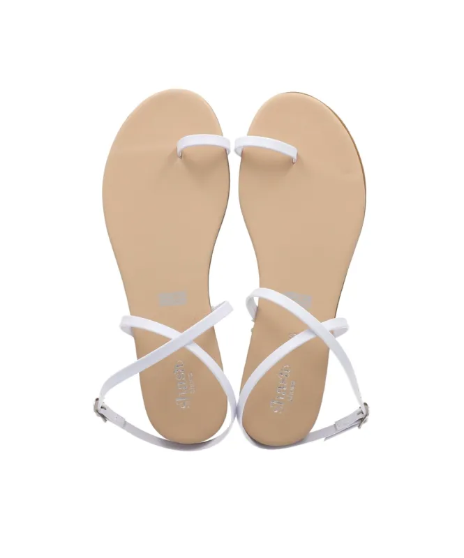 Cartera efecto piel broche sold by Shasa