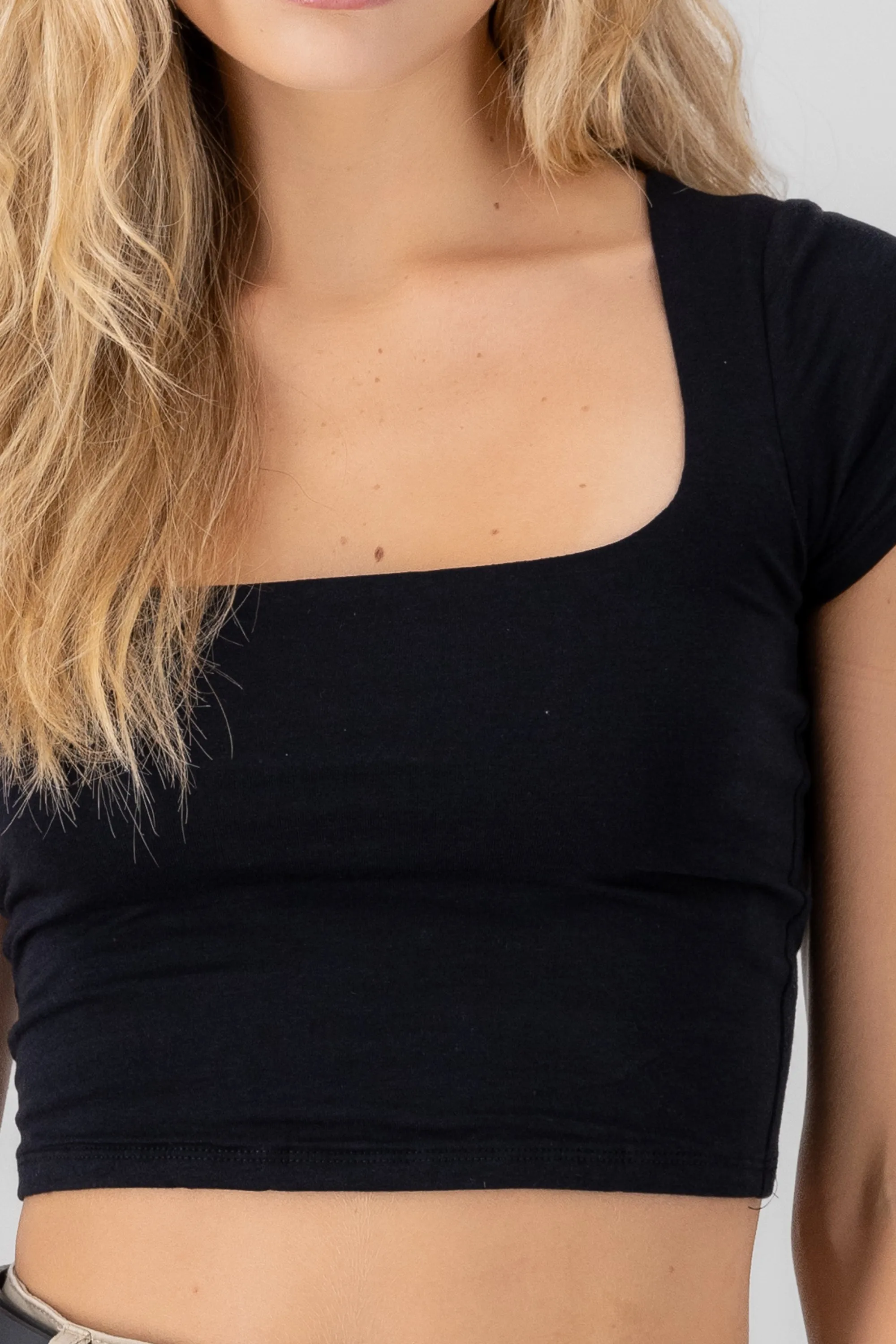 Top escote cuadrado doble tela sold by Shasa product image thumbnail 5