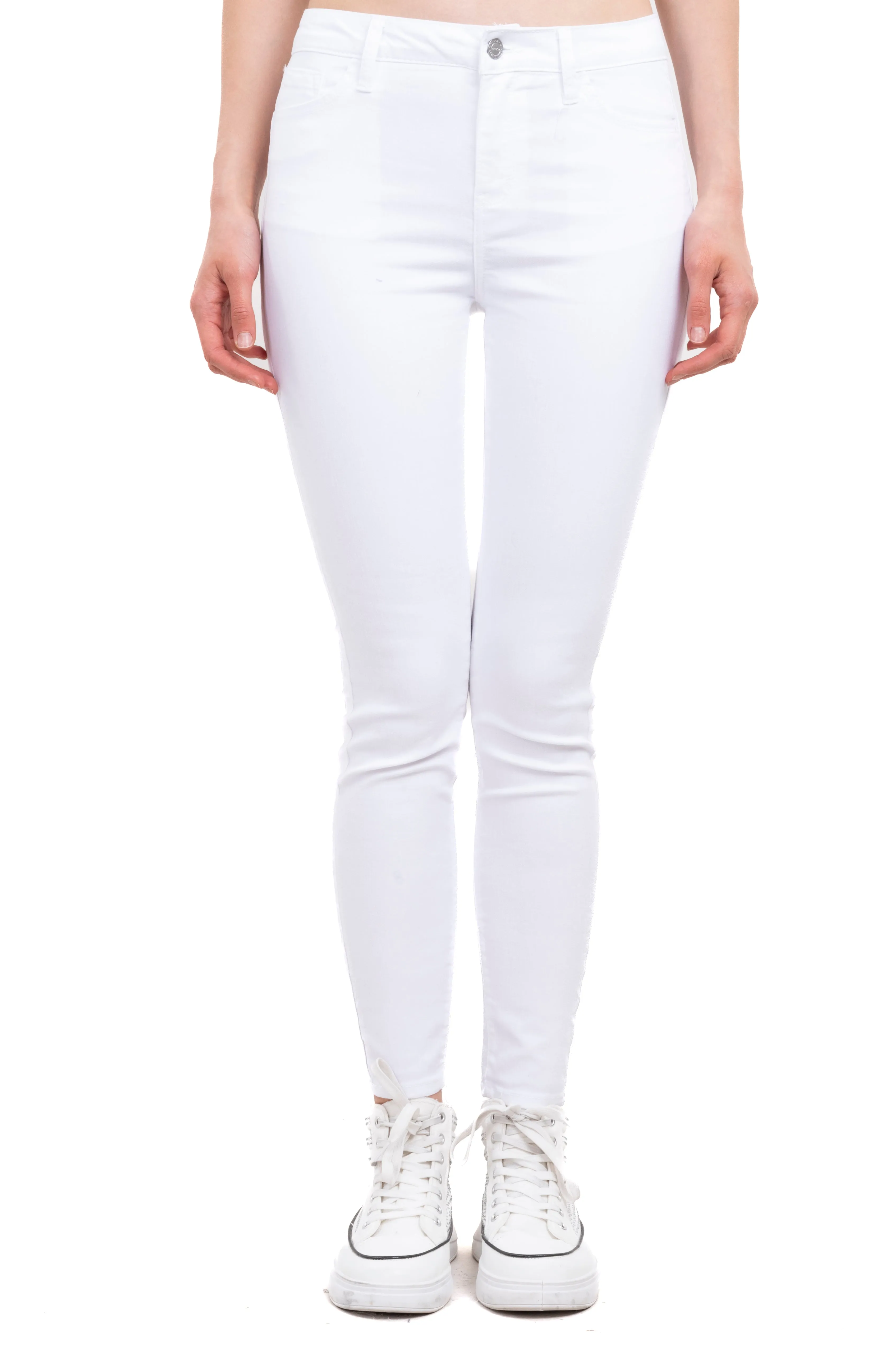 Jeans skinny lisos cintura media sold by Shasa