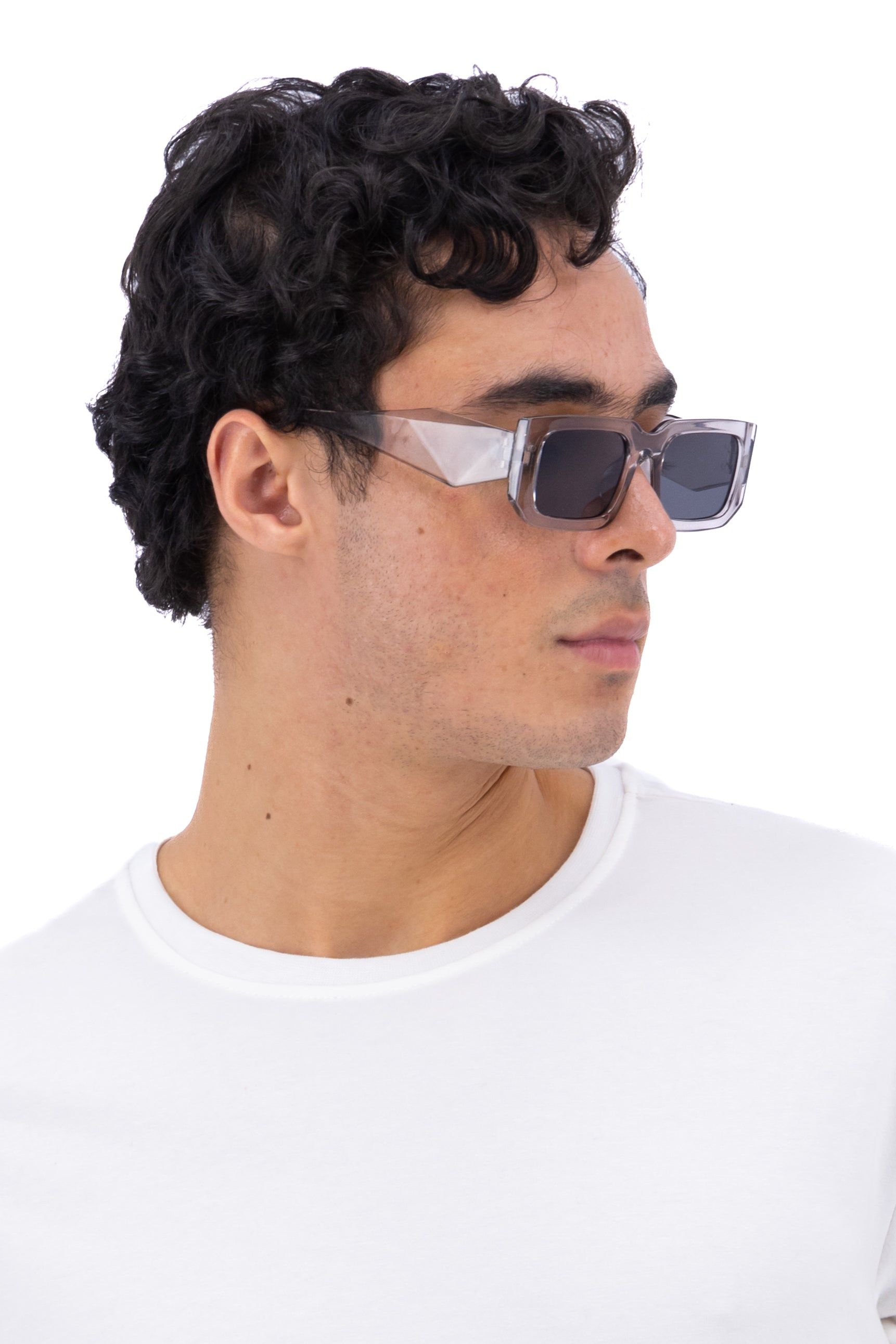 Lentes sol mármol rectangulares sold by Shasa