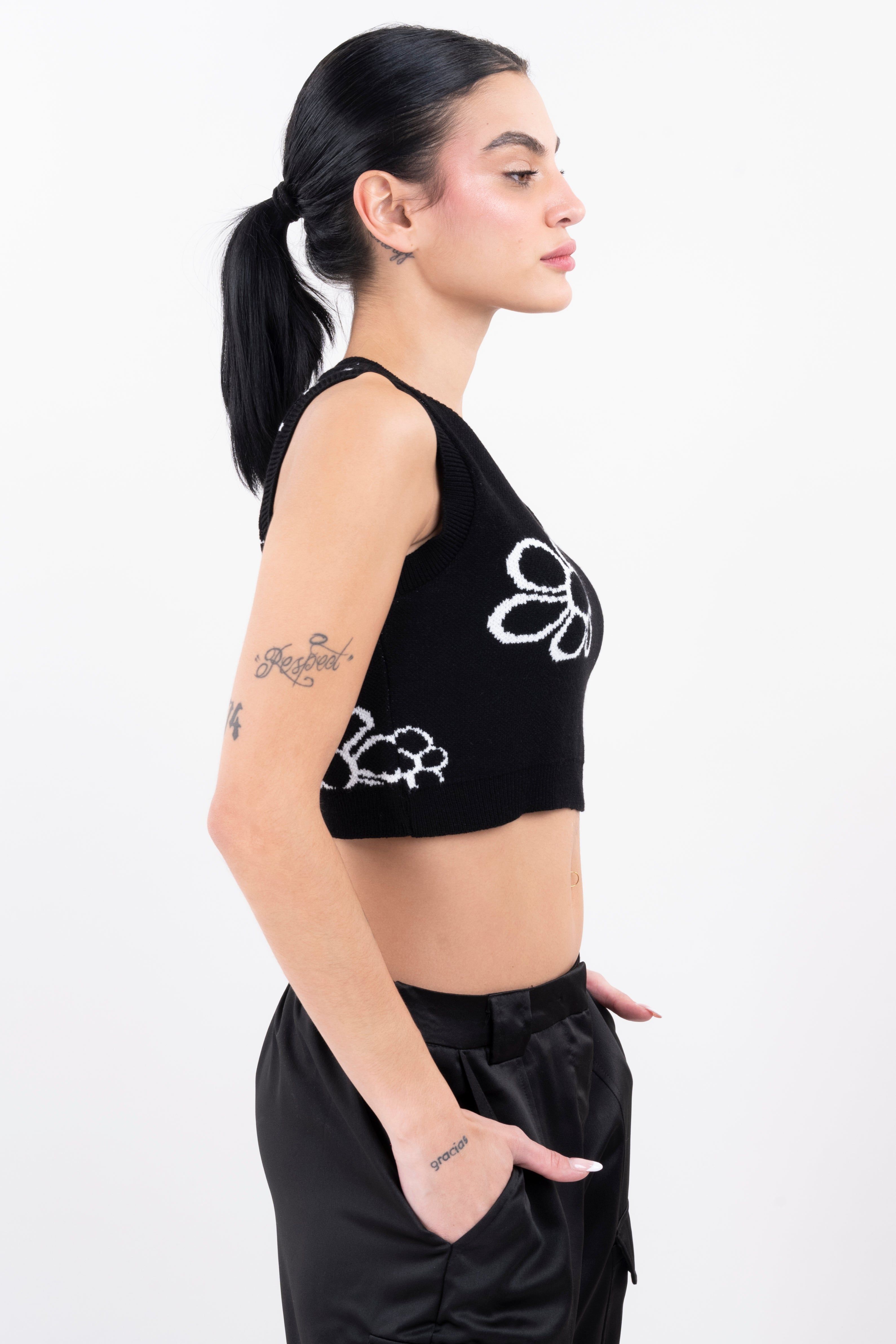 Chaleco crop tejido flores sold by Shasa product image thumbnail 3