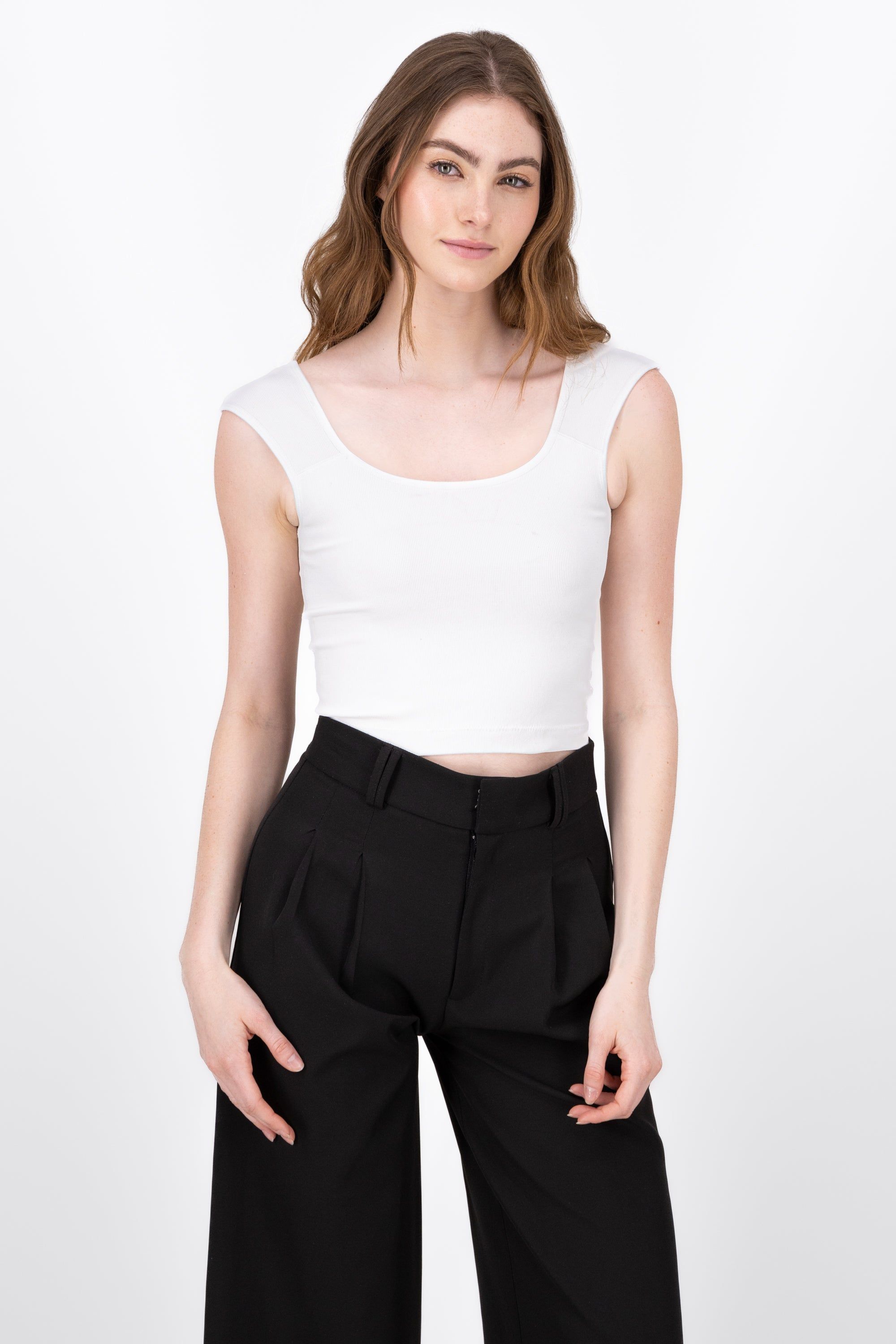 Top Sin Manga Con Escote En Espalda sold by Shasa product image thumbnail 2