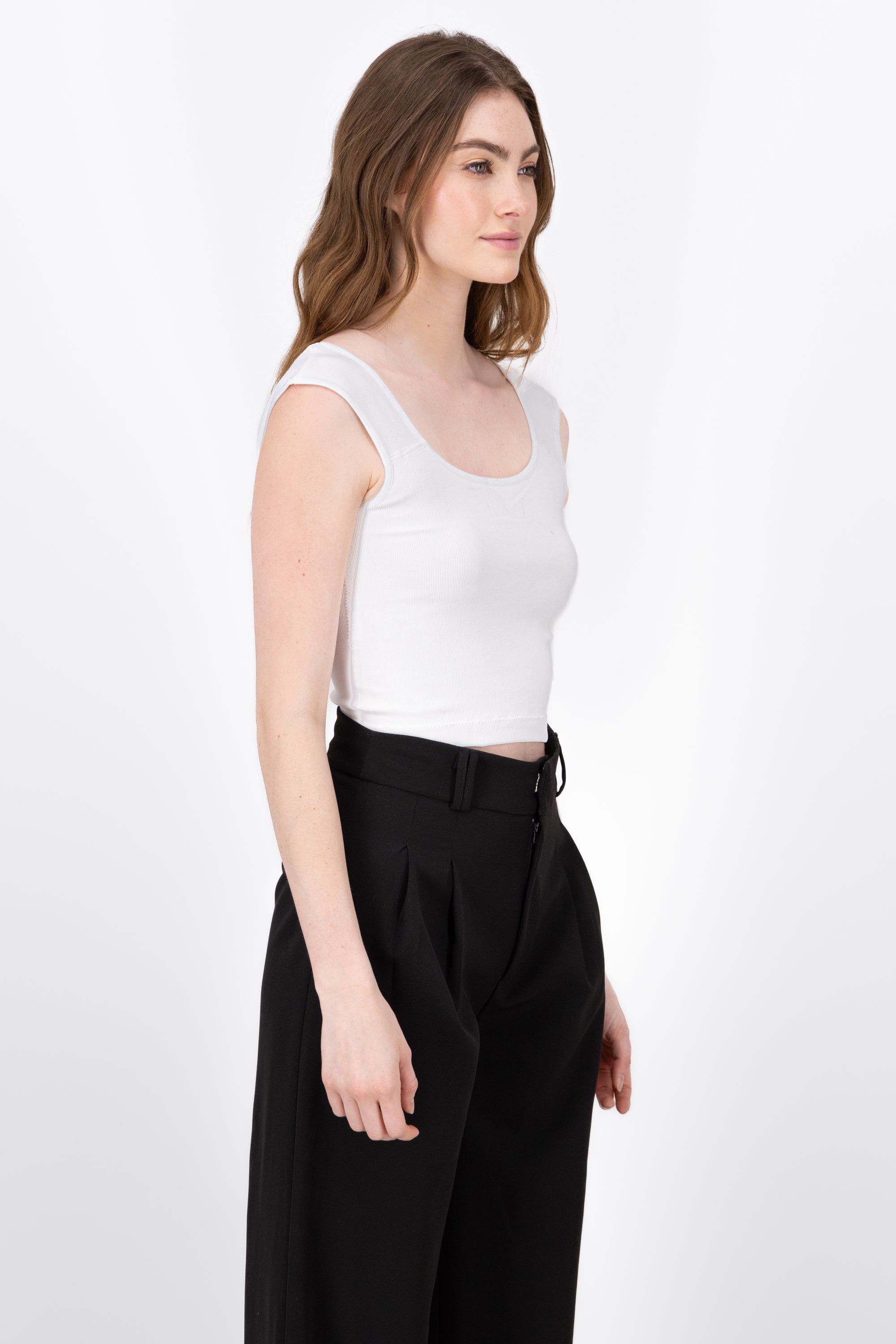 Top Sin Manga Con Escote En Espalda sold by Shasa product image thumbnail 3