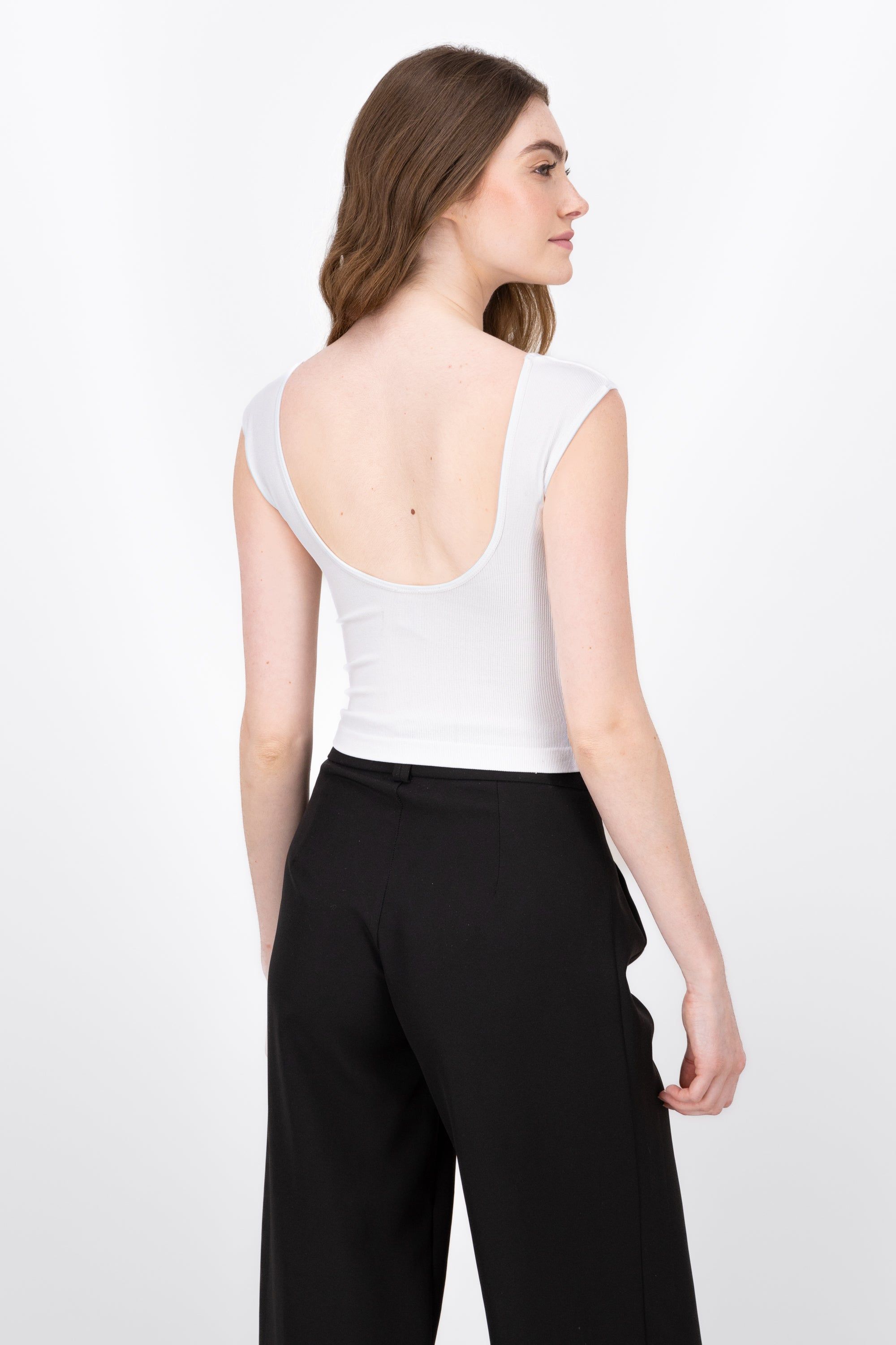 Top Sin Manga Con Escote En Espalda sold by Shasa product image thumbnail 4