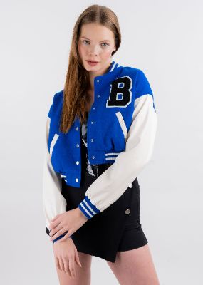 Chamarra varsity bicolor sold by Shasa