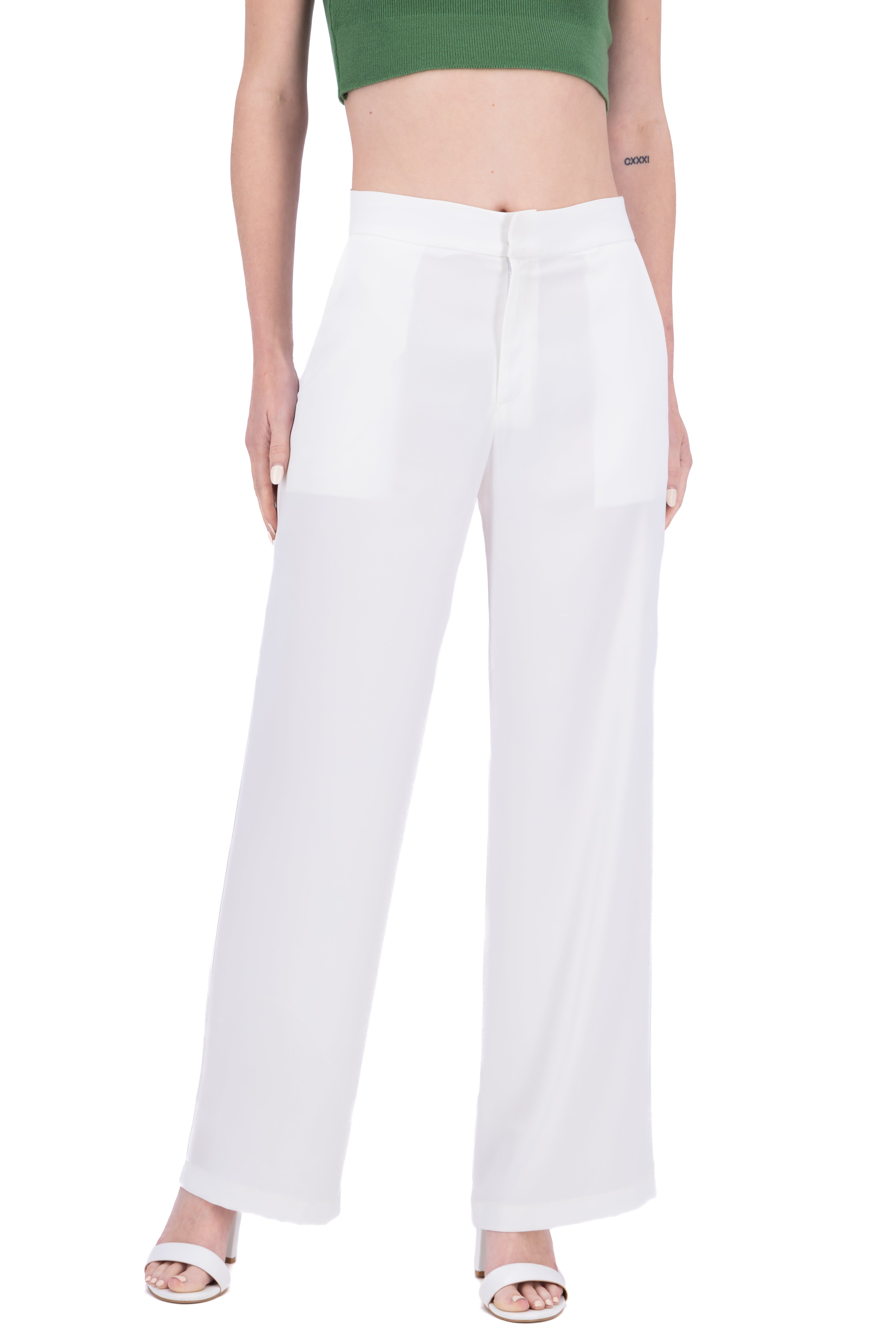 Pantalón recto satinado sold by Shasa