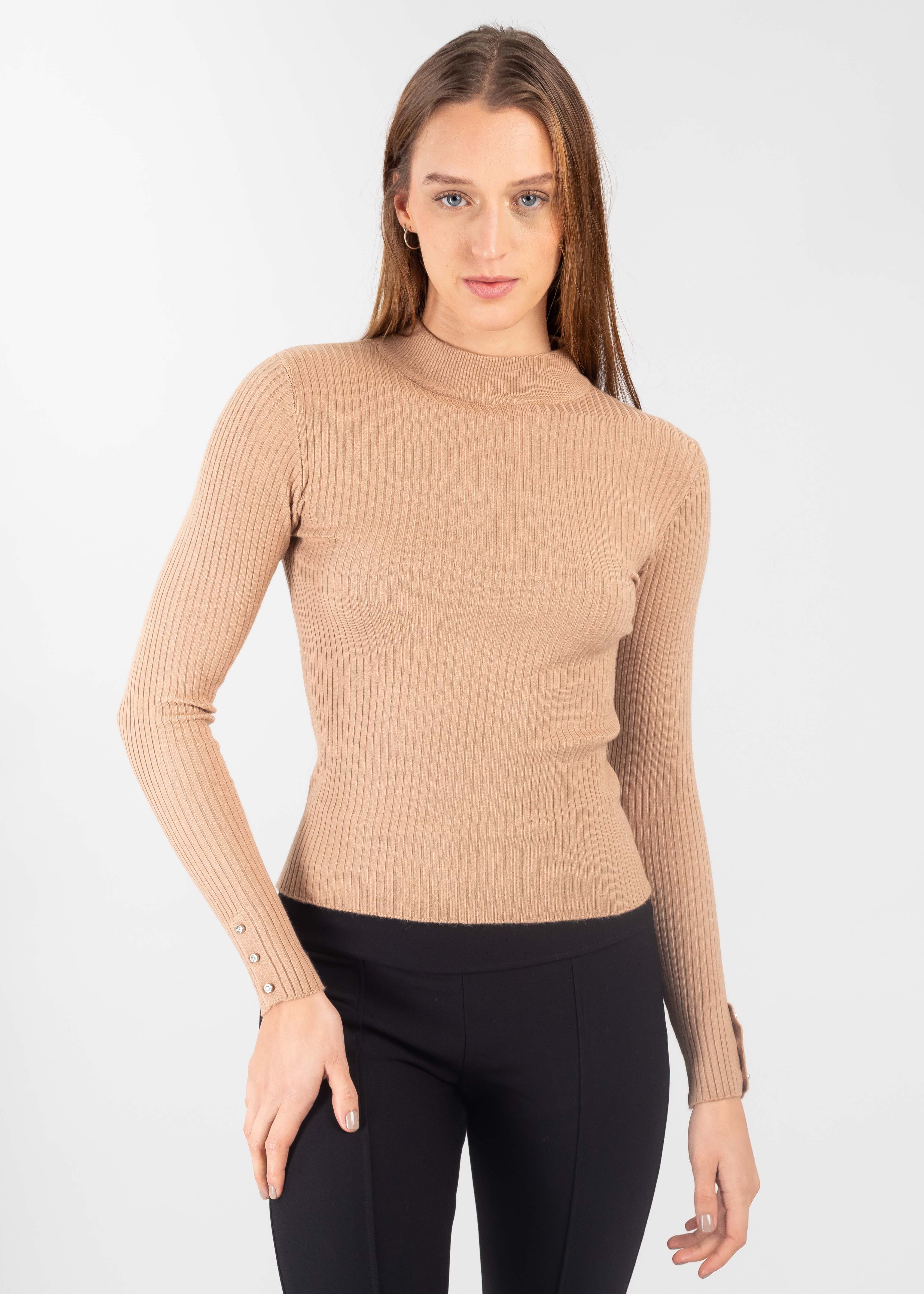 Suéter acanalado cuello alto botones brillos sold by Shasa