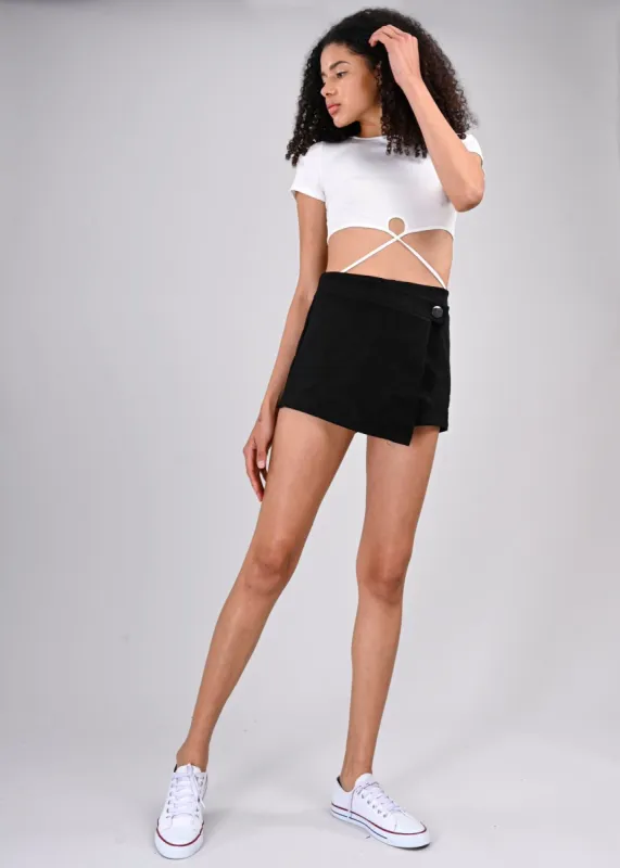 Falda Short Gamuza Botón sold by Shasa