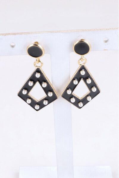 Aretes Triangulo Perlas Color sold by Shasa