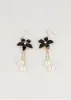 Aretes Largos Flor Perlas sold by Shasa