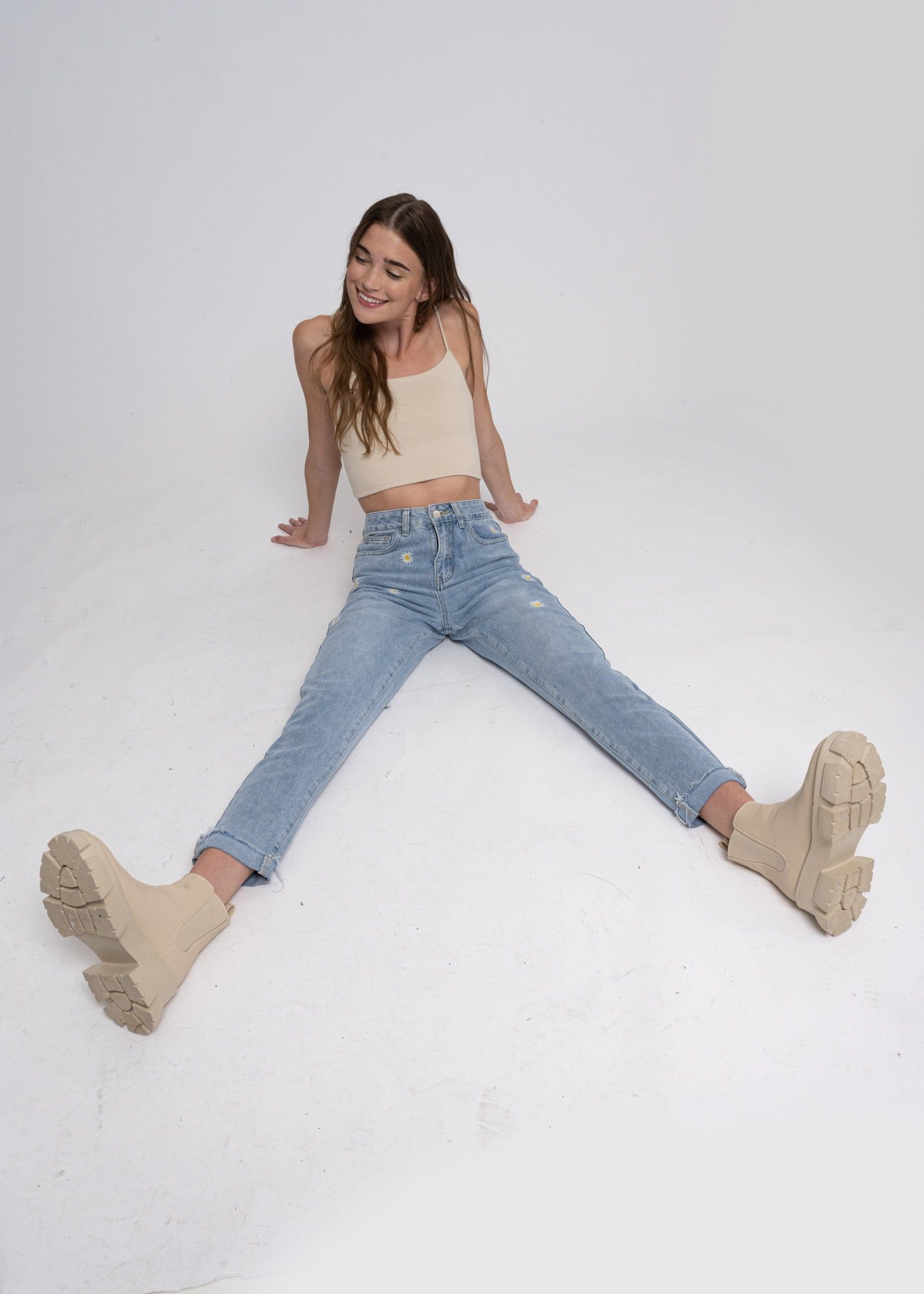 Mom jeans cintura alta bordado margaritas sold by Shasa product image thumbnail 5