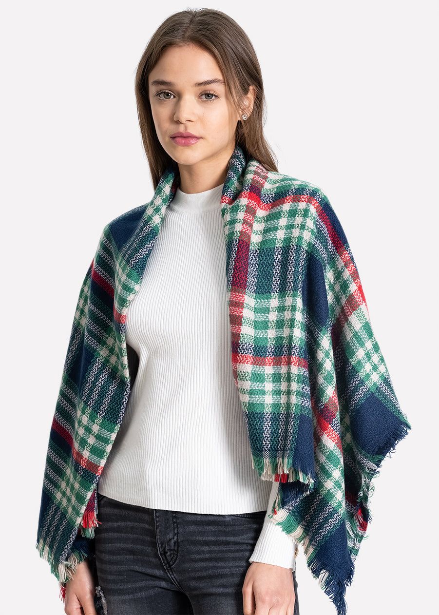 Bufanda ancha cuadros sold by Shasa