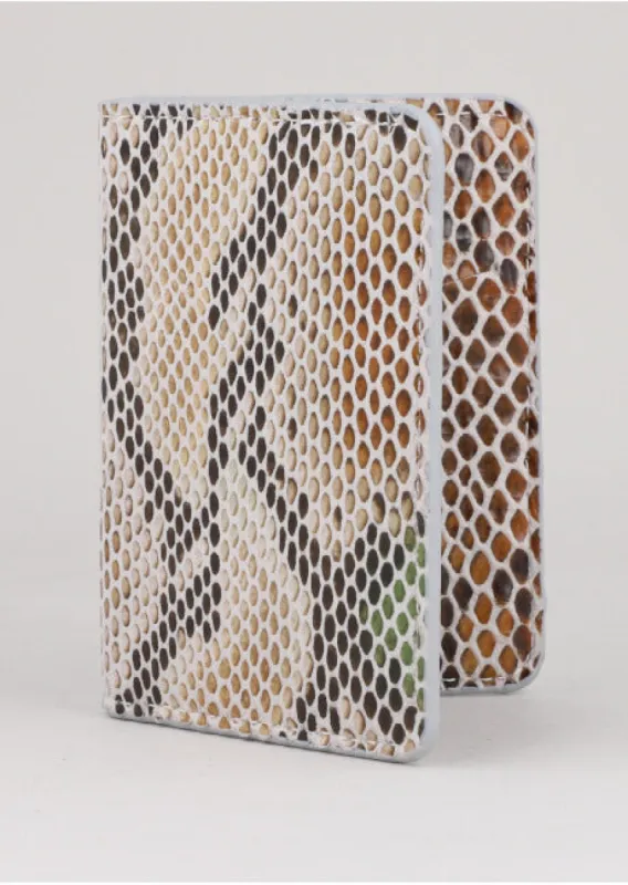 Tarjetero efecto piel sold by Shasa