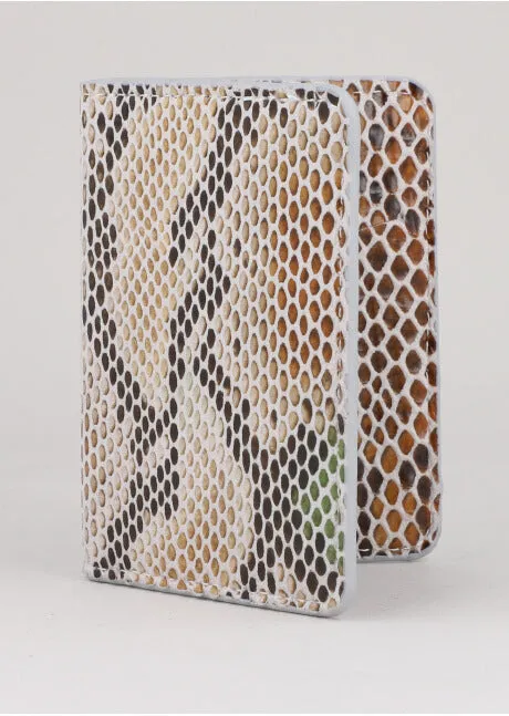 Tarjetero efecto piel sold by Shasa