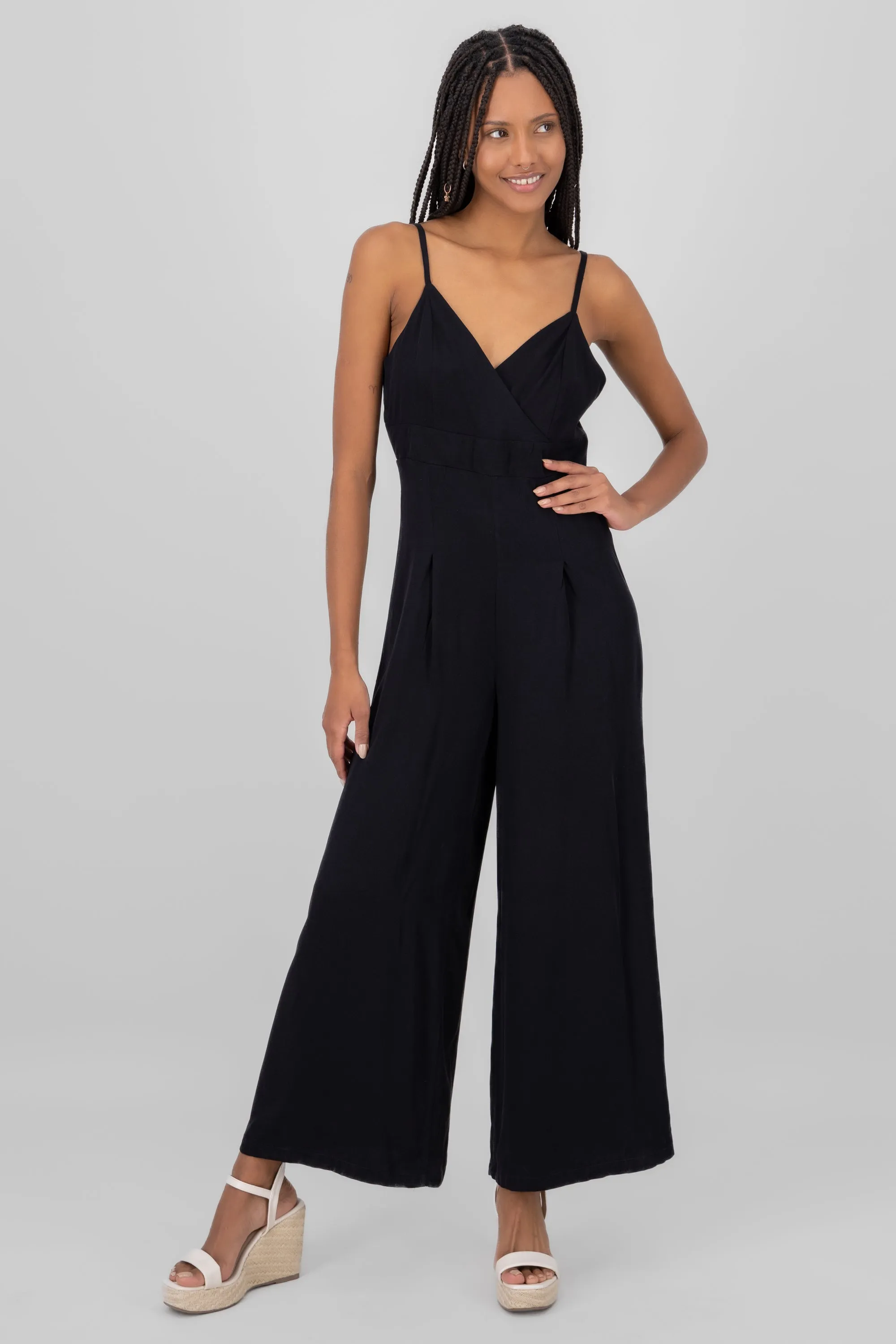 Jumpsuit escote v sold by Shasa