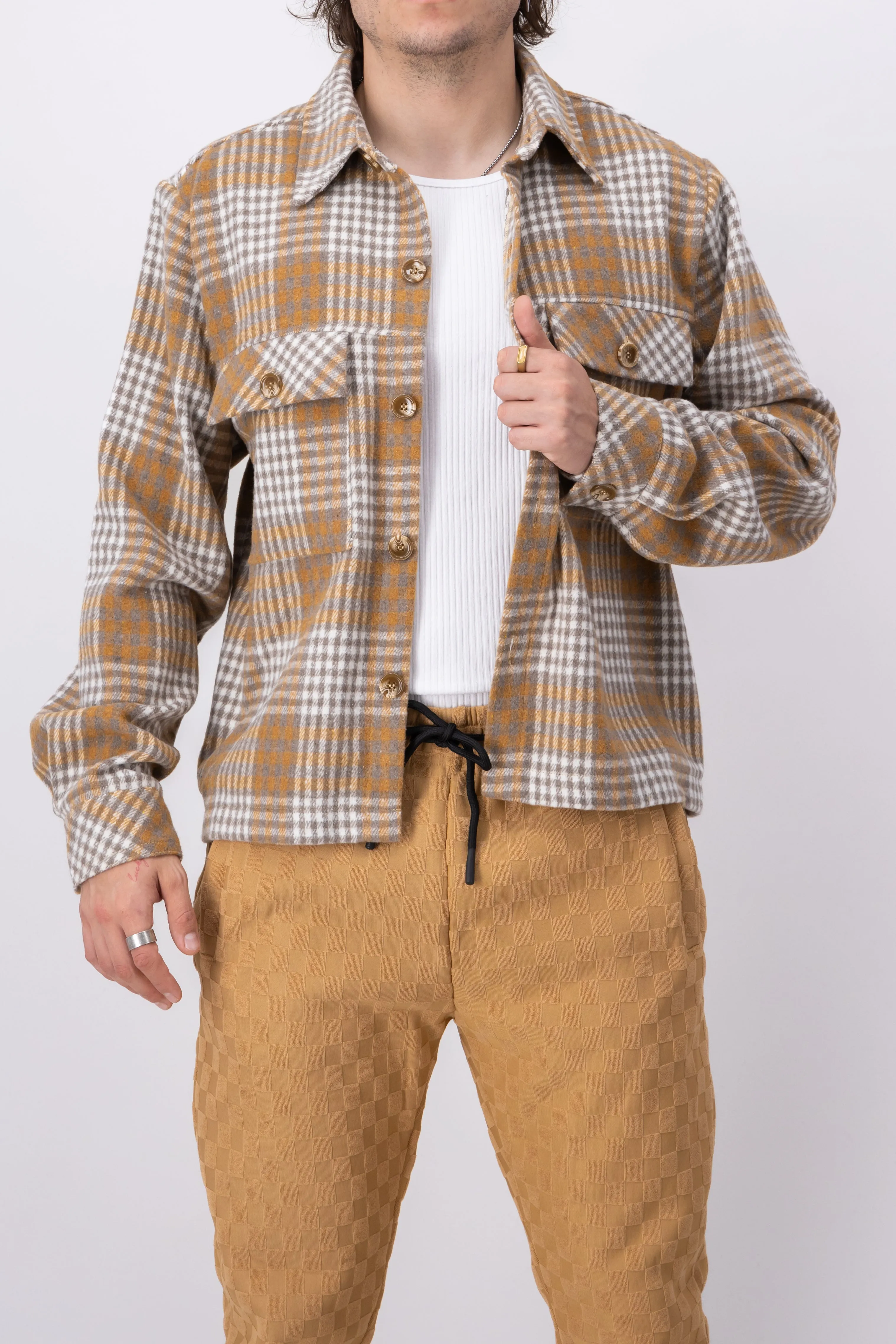 Sobrecamisa entre cuadros sold by Shasa