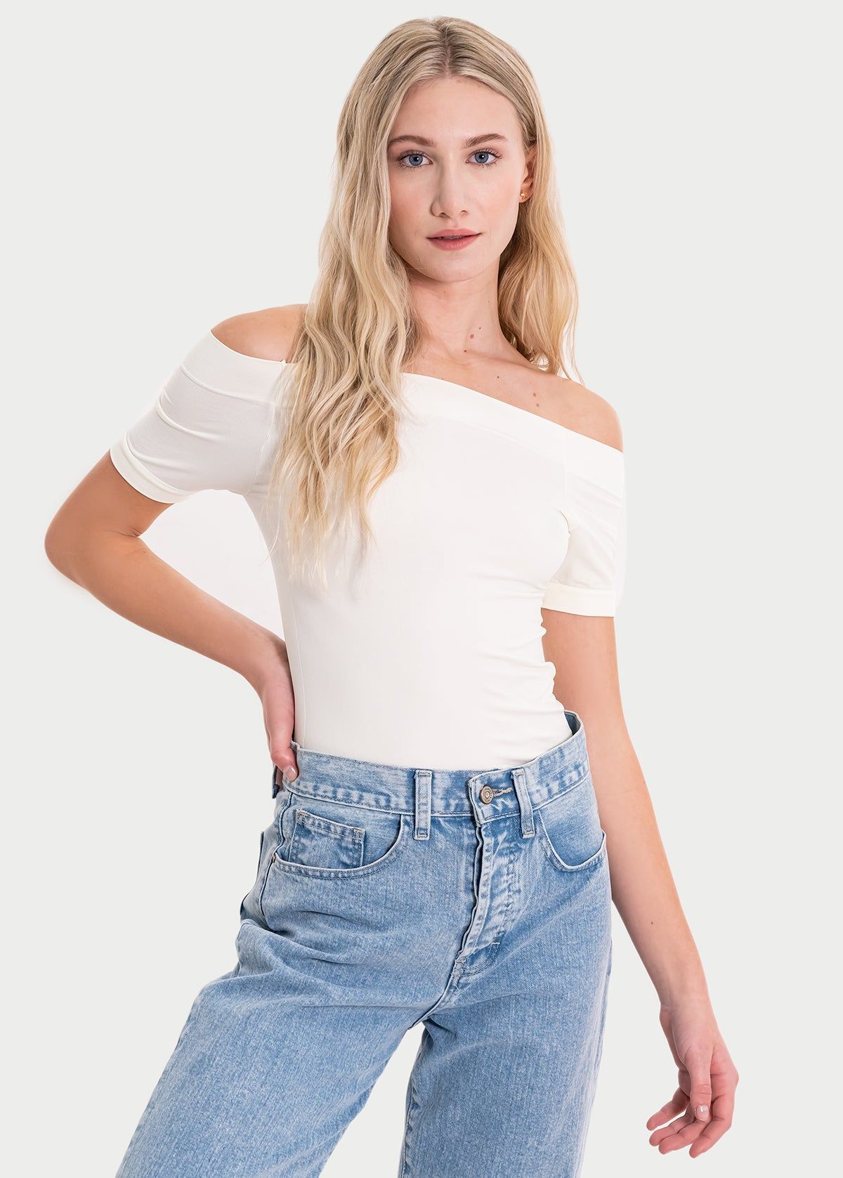 Bodysuit liso hombros descubiertos sold by Shasa product image thumbnail 4