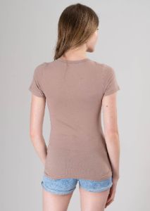 Playera manga corta escote v liso sold by Shasa