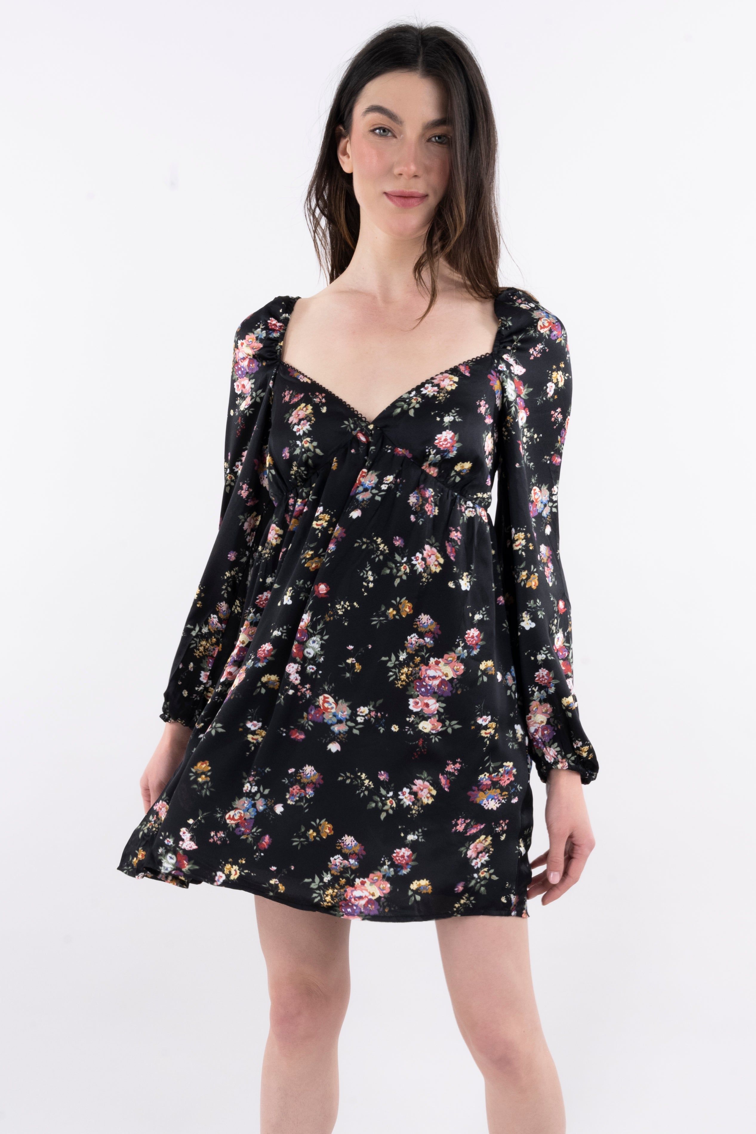 Vestido mini estampado flores satín sold by Shasa