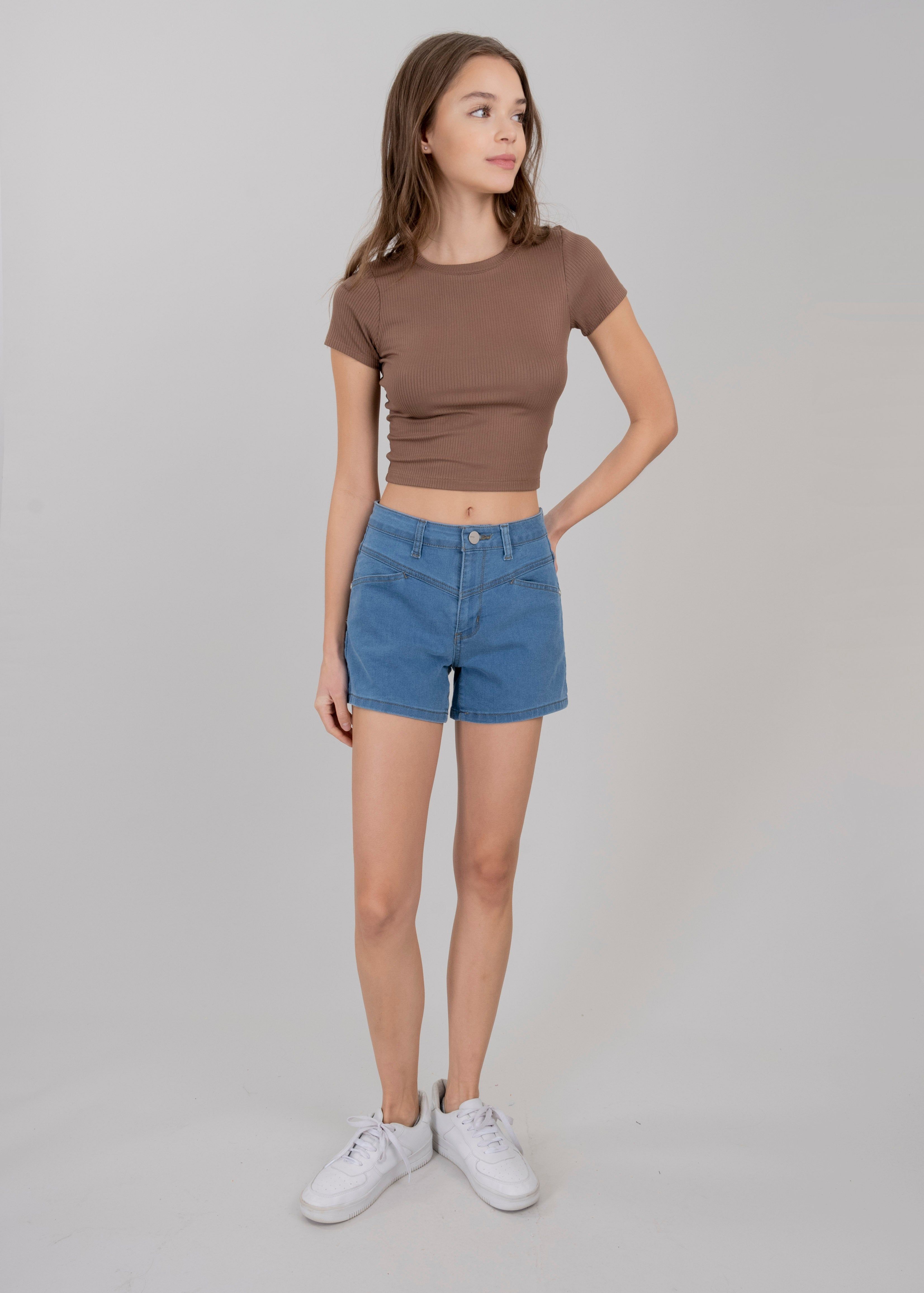 Short cintura media costura sold by Shasa