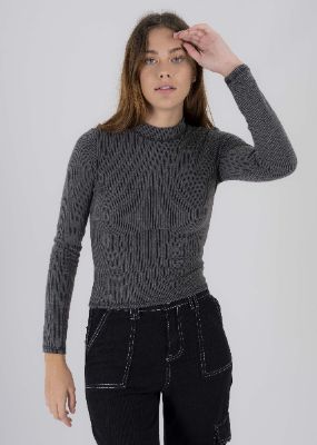 Top acanalado cuello alto sold by Shasa