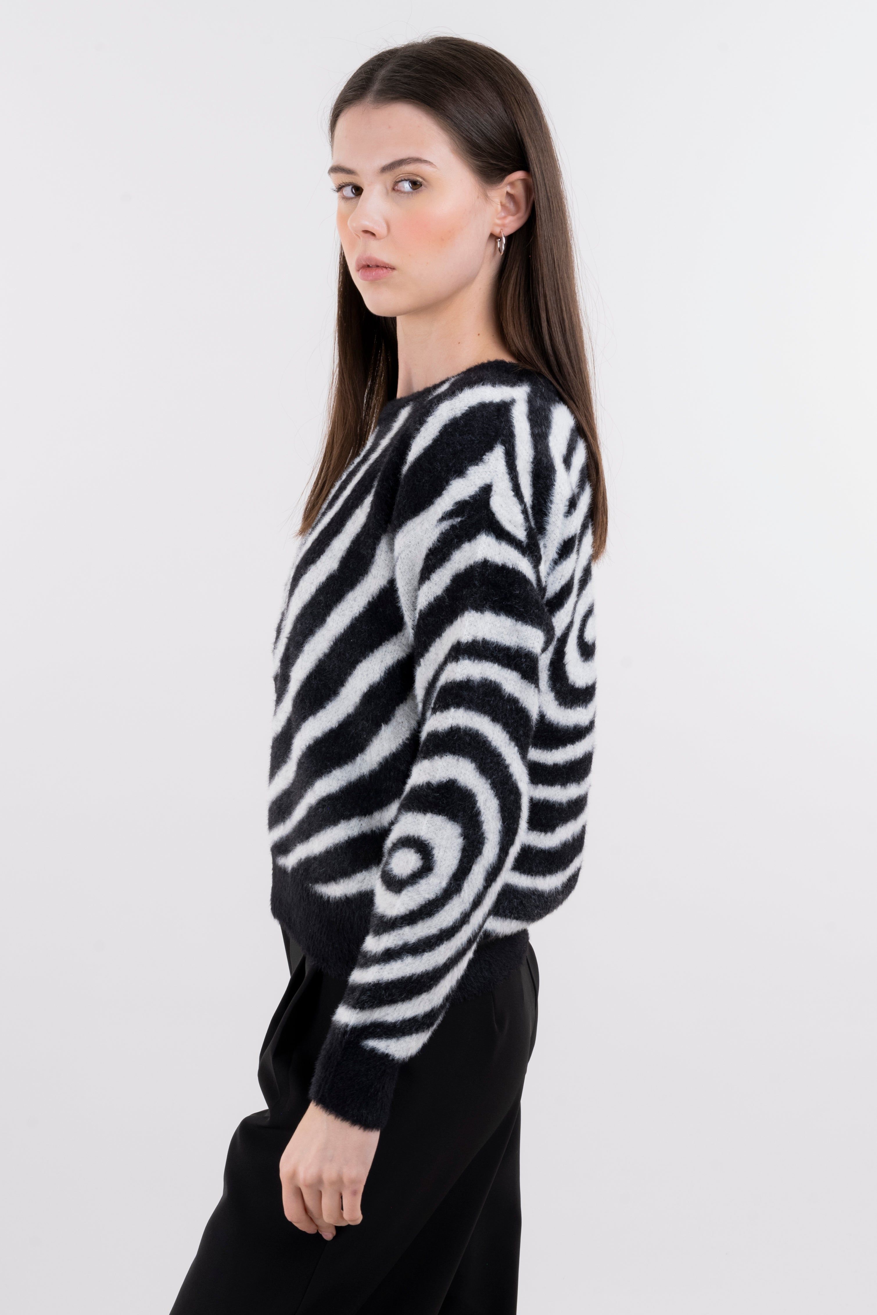 Suéter peluche espiral sold by Shasa product image thumbnail 3