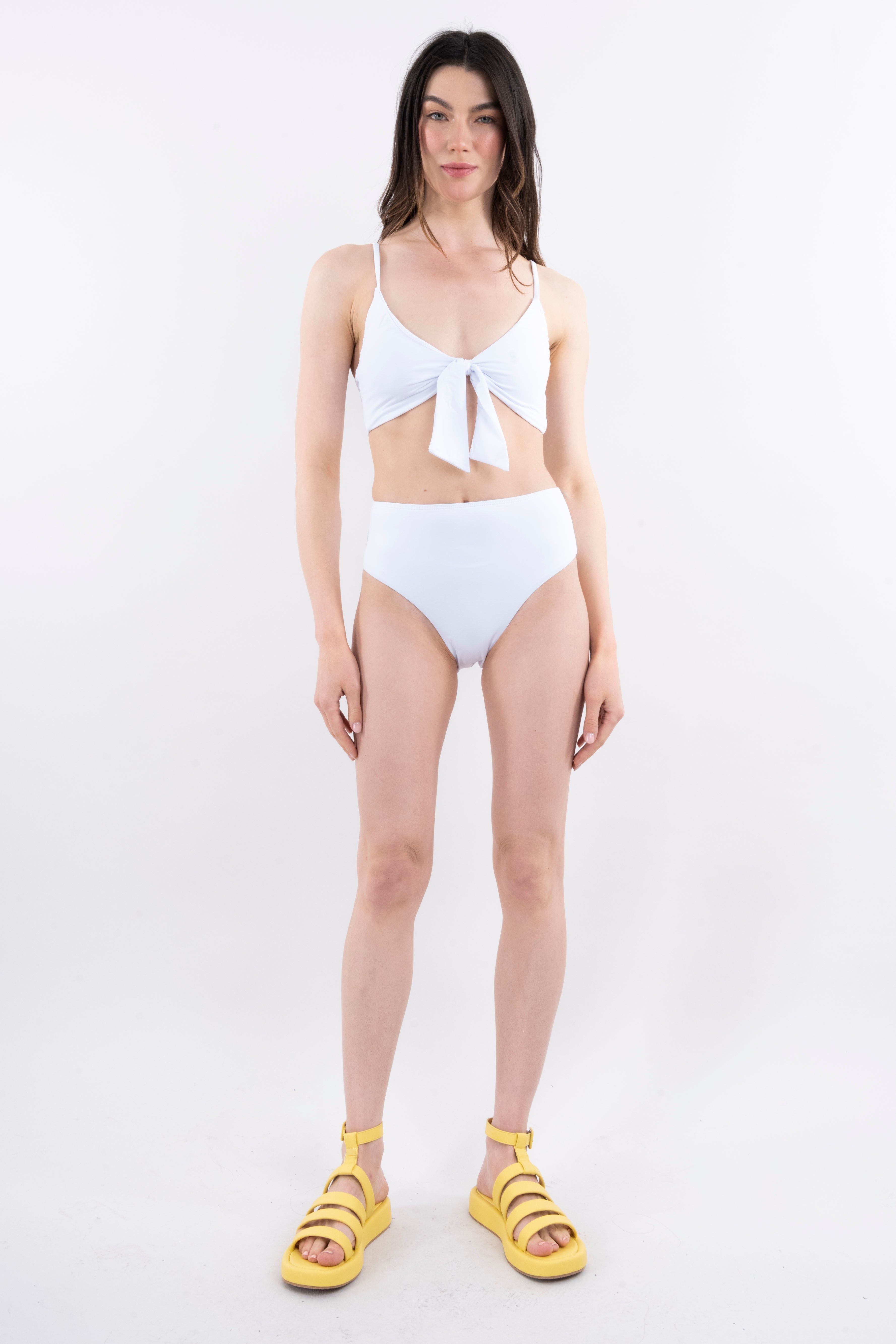 Traje de baño liso moño escote sold by Shasa