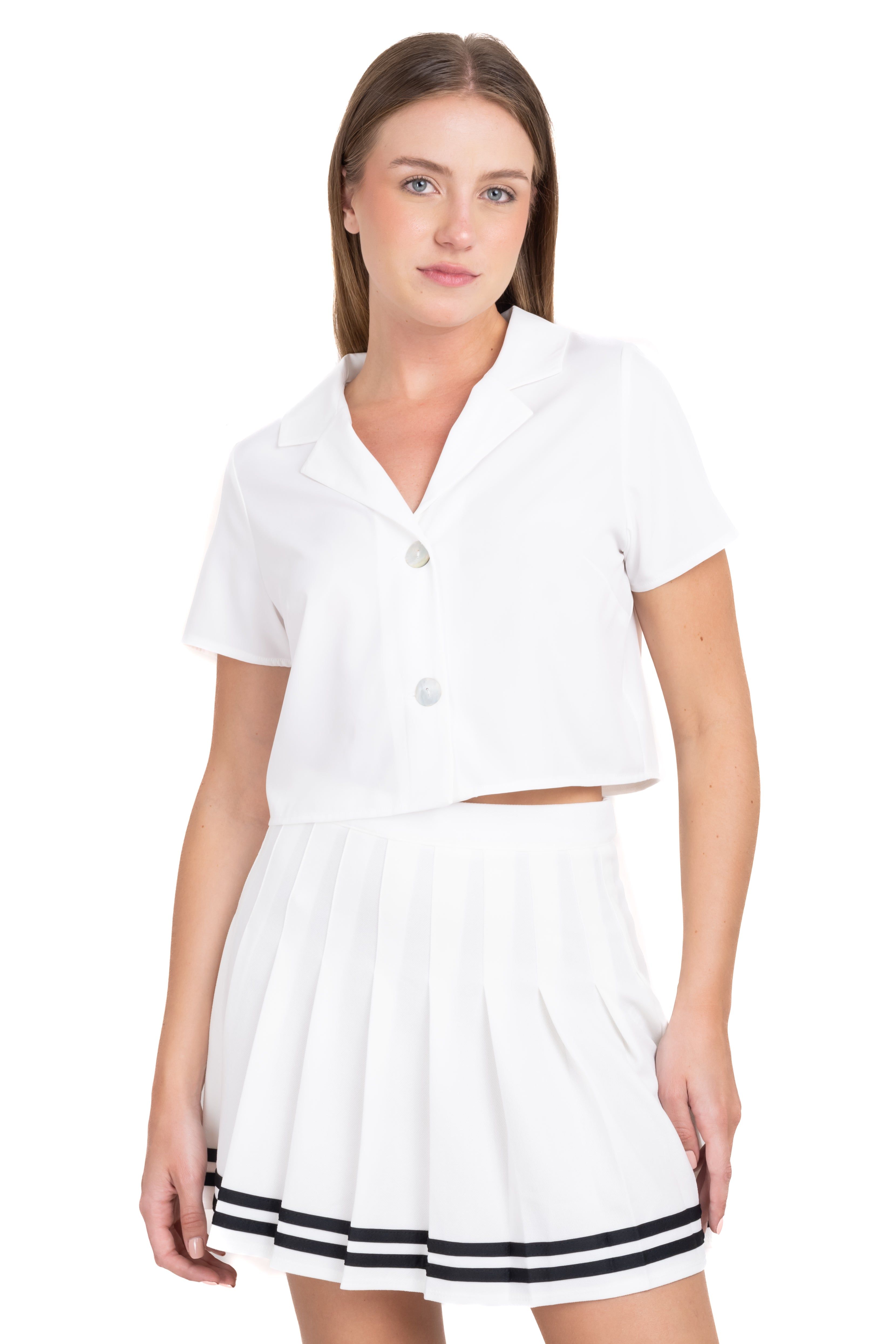 Camisa crop solapa botones sold by Shasa